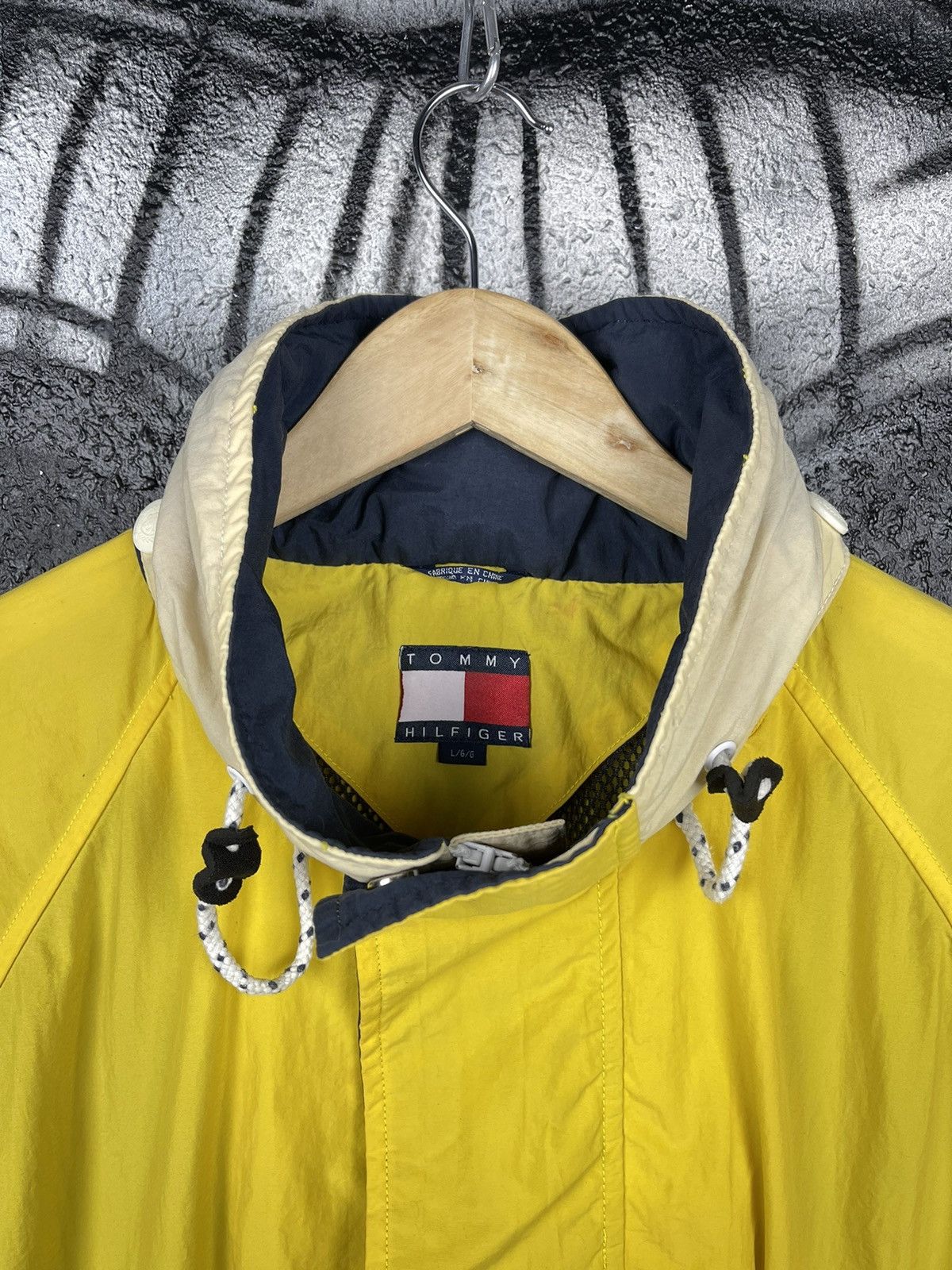 Tommy Hilfiger Vintage 90’sTommy Hilfiger Embroidered Spellout Jacket Men’s Size US L / EU 52-54 / 3 - 4 Thumbnail