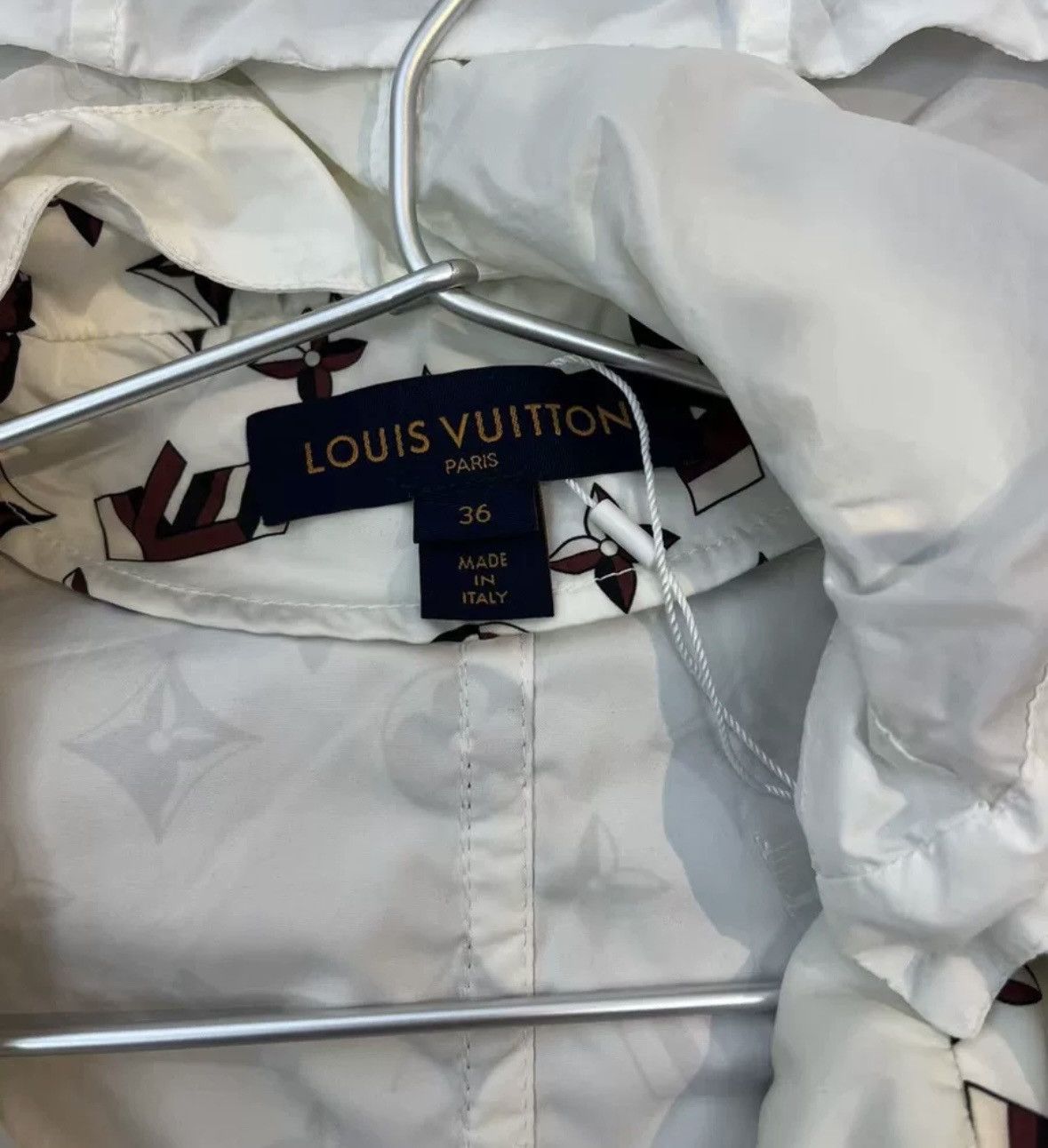 Louis Vuitton Louis Vuitton white background floral hooded waist jacket Size US M / EU 48-50 / 2 - 3 Thumbnail