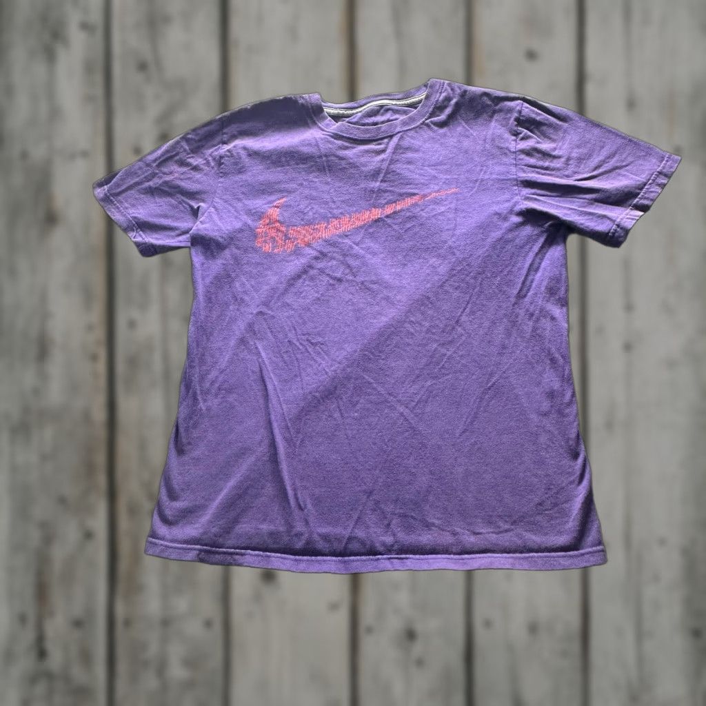 Nike VINTAGEN Nike Shirt Mens Medium Purple Swoosh Logo Graphic Tee Tagless Athletic Size US M / EU 48-50 / 2 - 1 Thumbnail