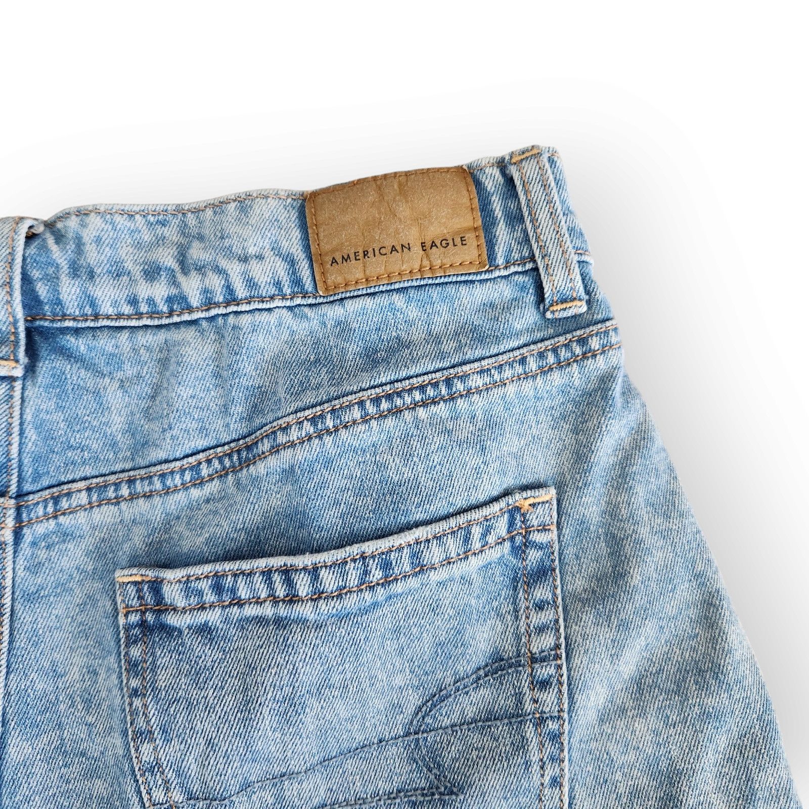 American Eagle Outfitters American Eagle High Waisted Pleated Mom Jean Shorts 2 Size 26" / US 2 / IT 38 - 5 Thumbnail