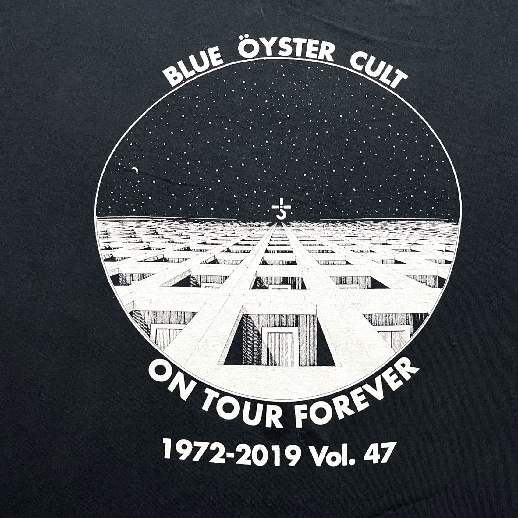 Vintage Blue Oyster Cult Shirt Mens 2XL Band Tee On Tour Forever Graphic White Shirt Size US XXL / EU 58 / 5 - 7 Thumbnail
