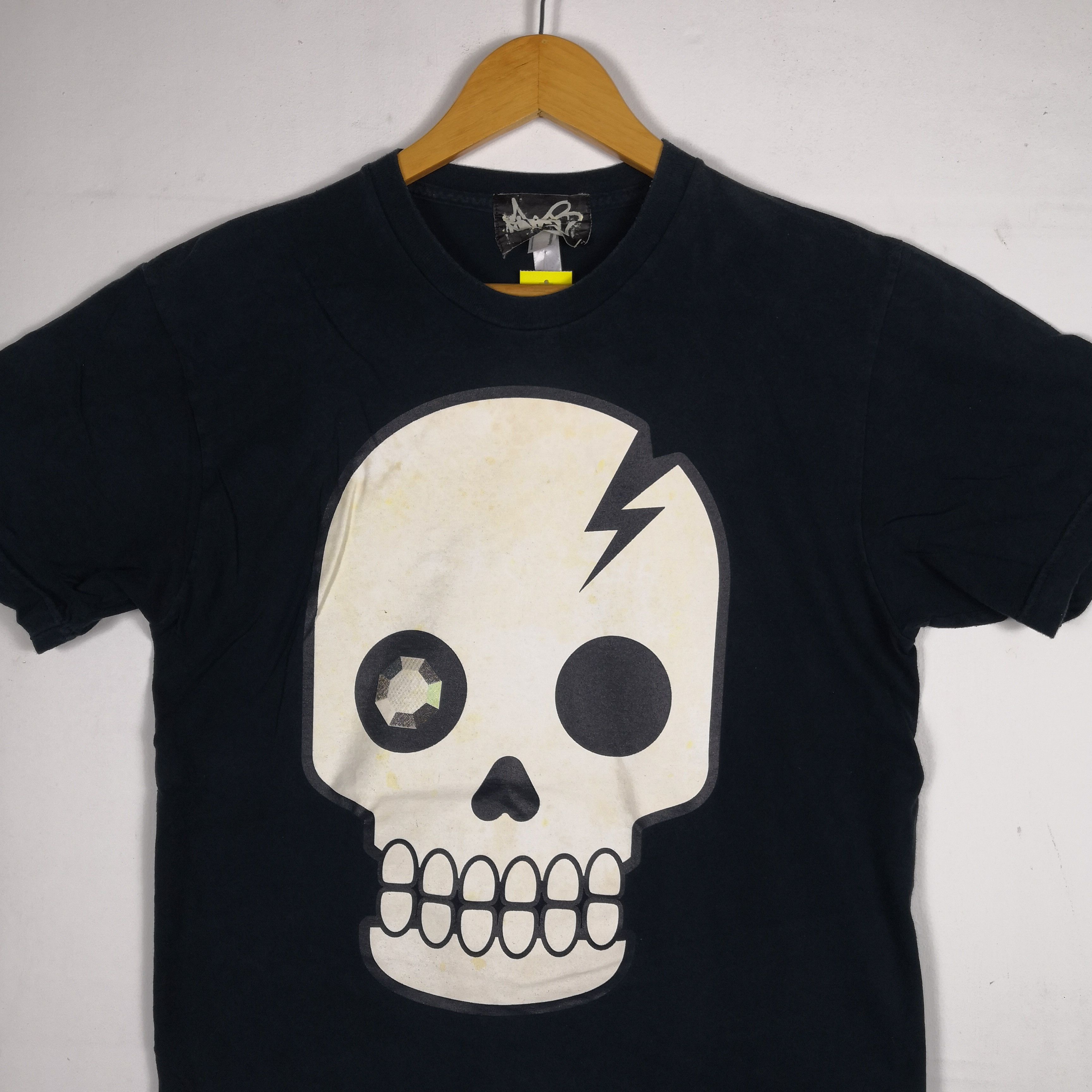 Japanese Brand Vintage Y2K Skulls T-Shirt Staff Skulls Japanese Brand Tees Size US S / EU 44-46 / 1 - 3 Thumbnail