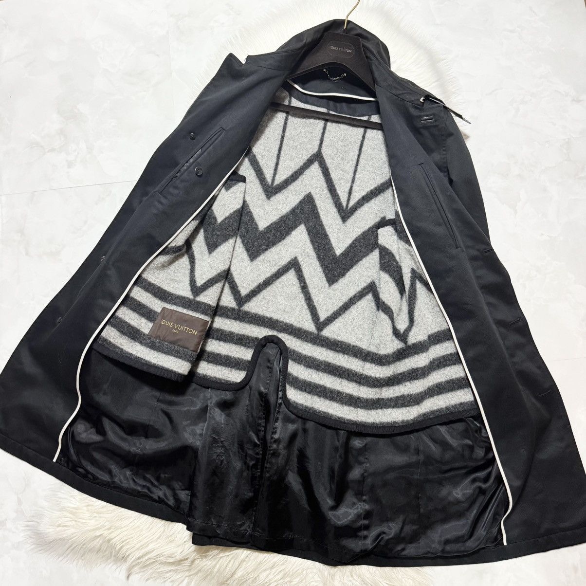 Louis Vuitton Louis Vuitton Lookbook Model 2-Way Trench Coat Size US M / EU 48-50 / 2 - 5 Thumbnail
