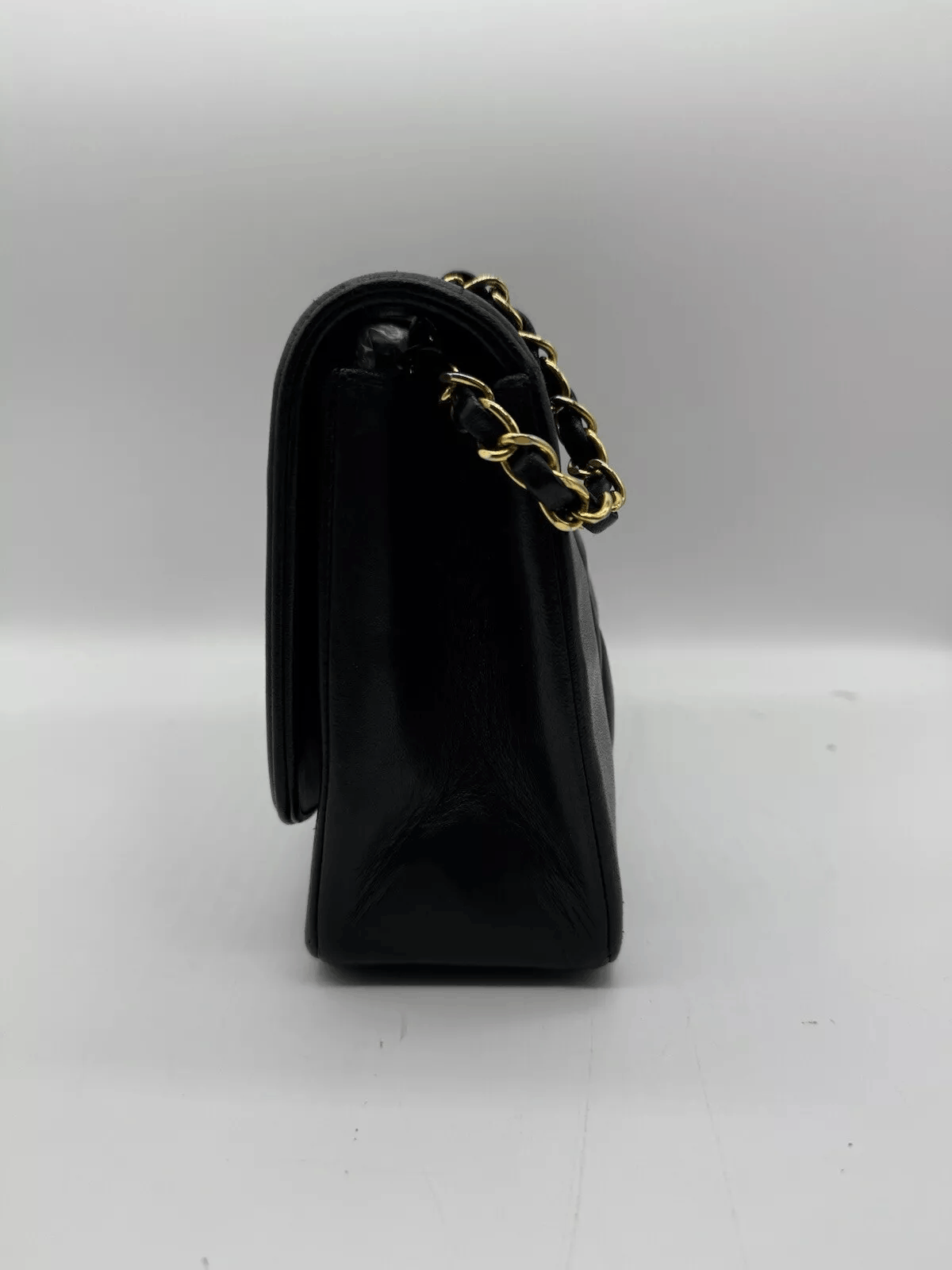 Chanel Vintage CHANEL Diana Crossbody Bag Size ONE SIZE - 2 Thumbnail