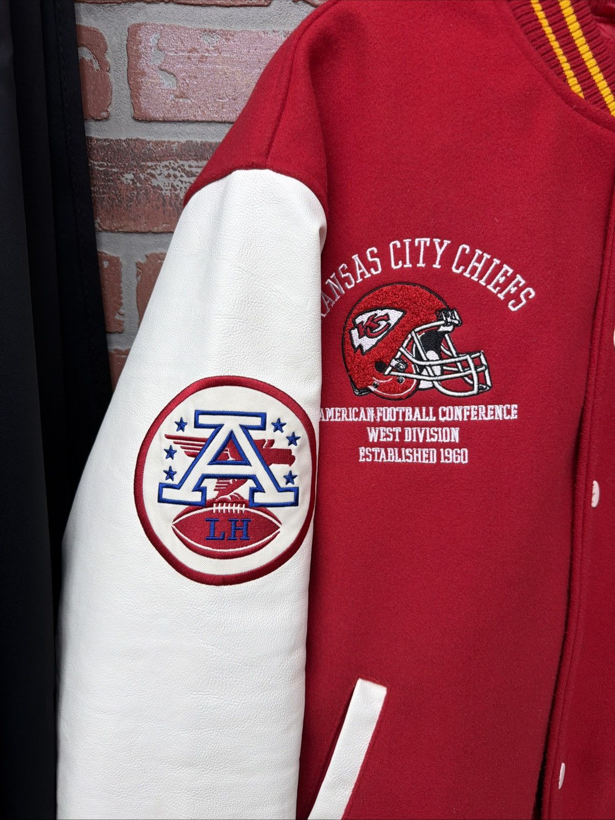NFL NFL Team Apparel Kansas City Chiefs Jacket L Red White Size US L / EU 52-54 / 3 - 3 Thumbnail