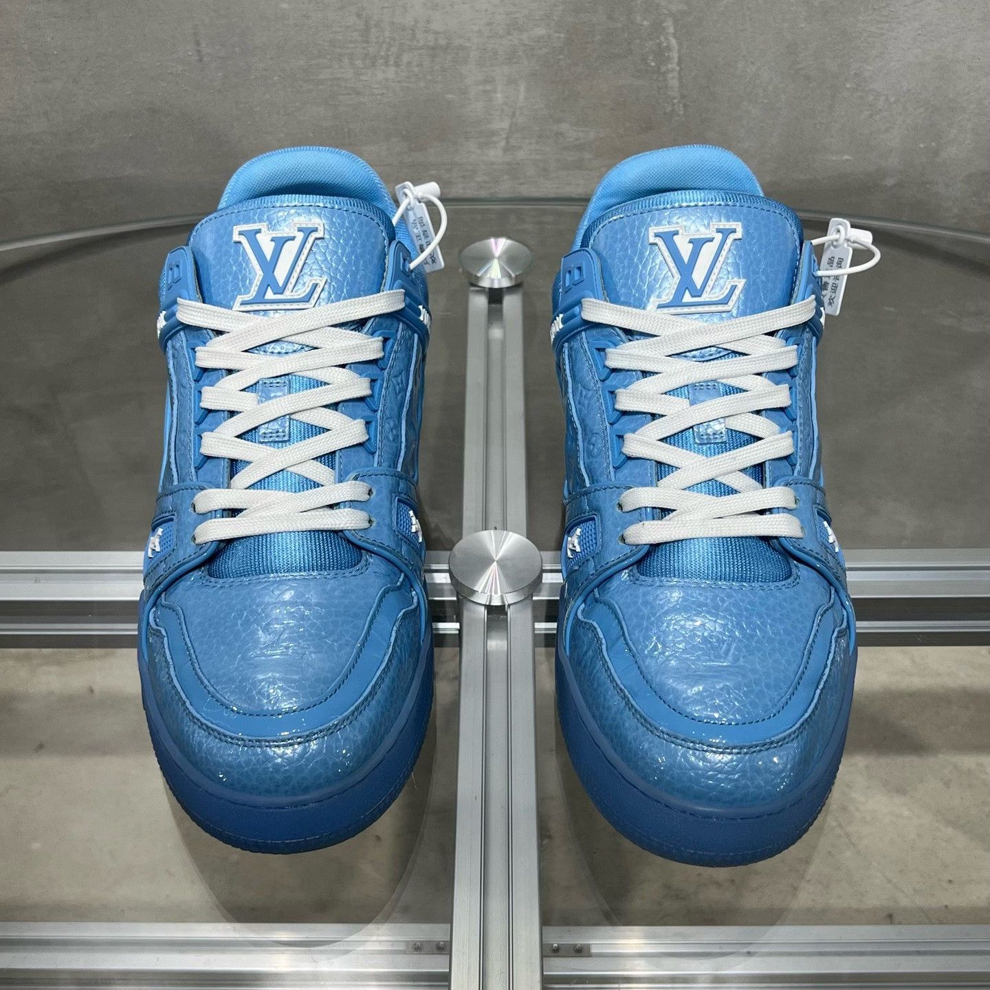 Louis Vuitton Louis Vuitton Training Blue Lowtop Sneakers 9 Men Size US 9 / EU 42 - 1 Thumbnail