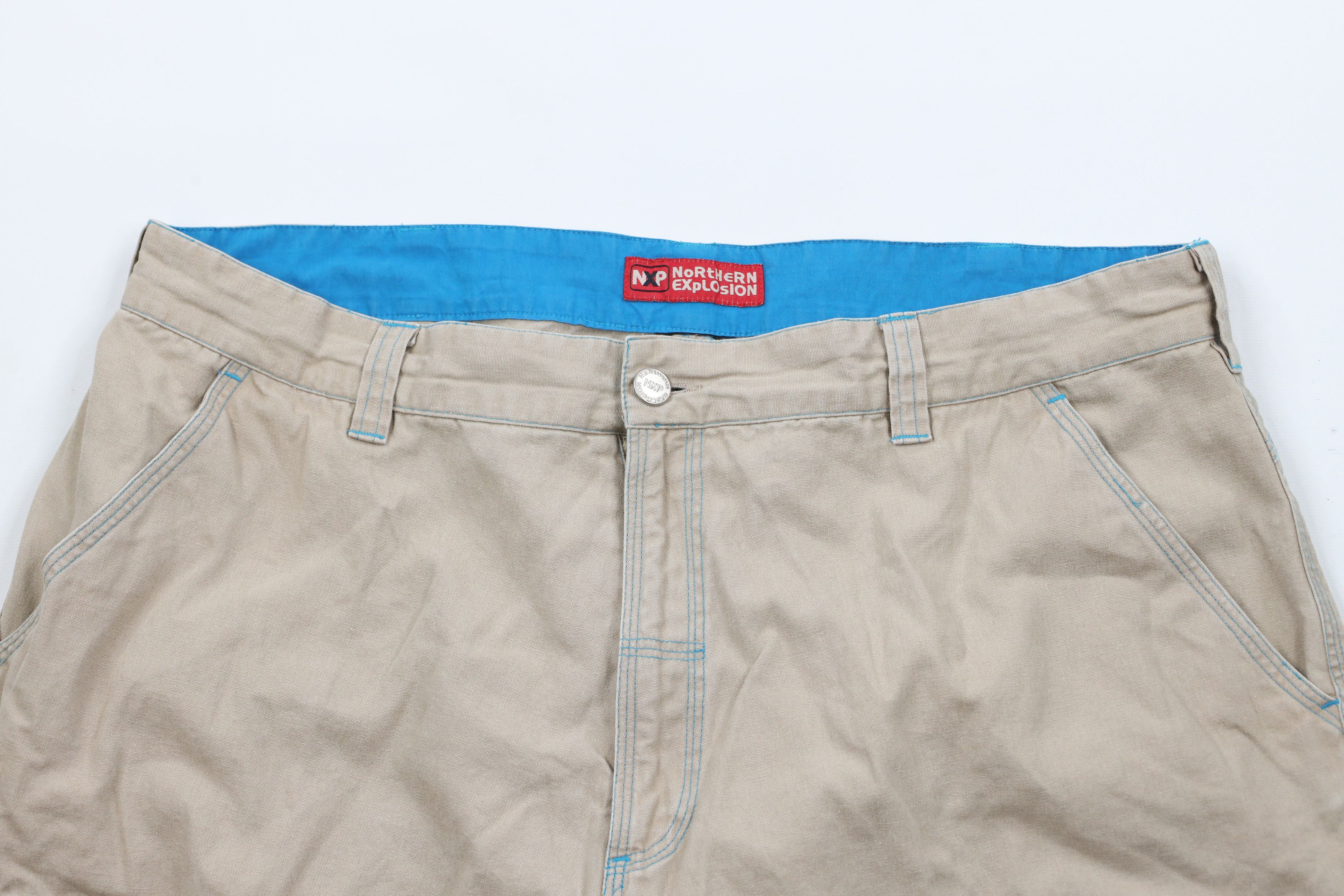 Vintage Vintage 90s Streetwear Fit Big Pocket Cargo Shorts Beige Size US 36 / EU 52 - 2 Thumbnail