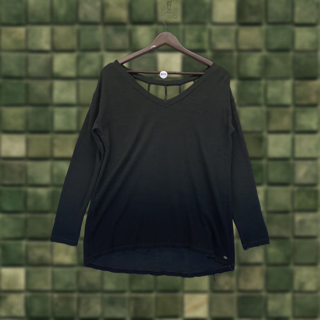 American Eagle Outfitters VINTAGE American Eagle Outfitters Green Ombre Braided Back V-Neck Knit Long Sleeve Distressed XS Shirt Womens XS Size XS / US 0-2 / IT 36-38 - 1 Thumbnail