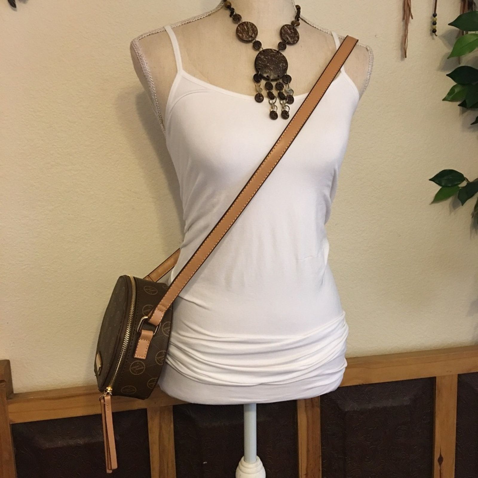 Other Adrienne Vittadini chocolate clam crossbody bag Size ONE SIZE - 2 Thumbnail