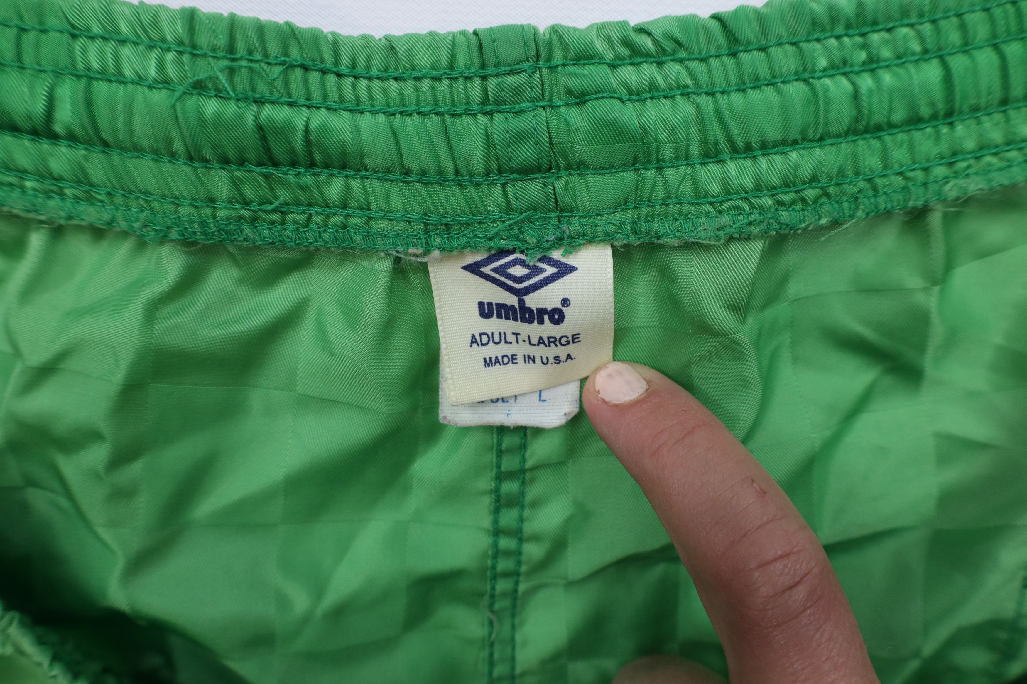 Umbro × Vintage Vintage 90s Umbro Checkered Running Soccer Shorts Green USA Size US 34 / EU 50 - 9 Thumbnail