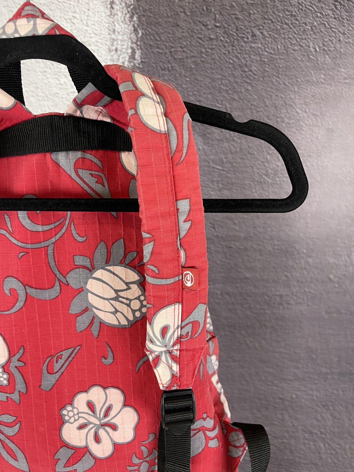 Quiksilver Quiksilver vintage red faded flower pattern backpack Size ONE SIZE - 11 Thumbnail