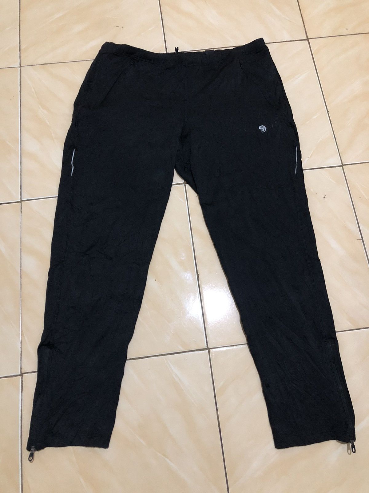 Mountain Hardwear Mountain Hardware baggy reflective logo pants Size US 36 / EU 52 - 1 Thumbnail