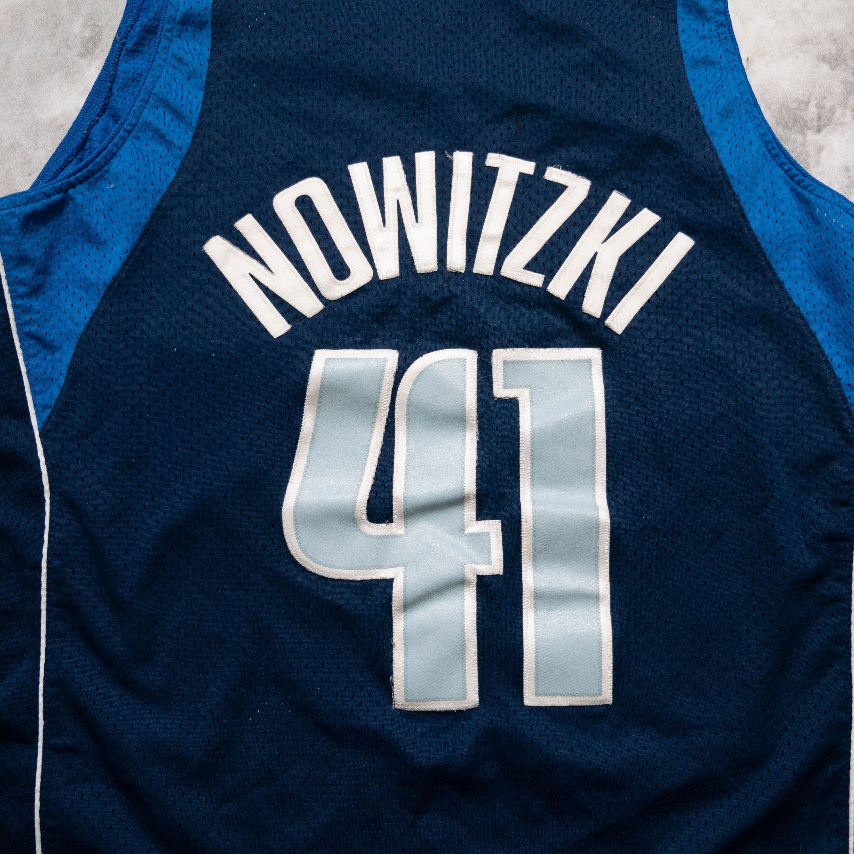 Nike Vintage Nike x Dallas Maverics NBA Jersey Nowitzki Size US XL / EU 56 / 4 - 4 Thumbnail