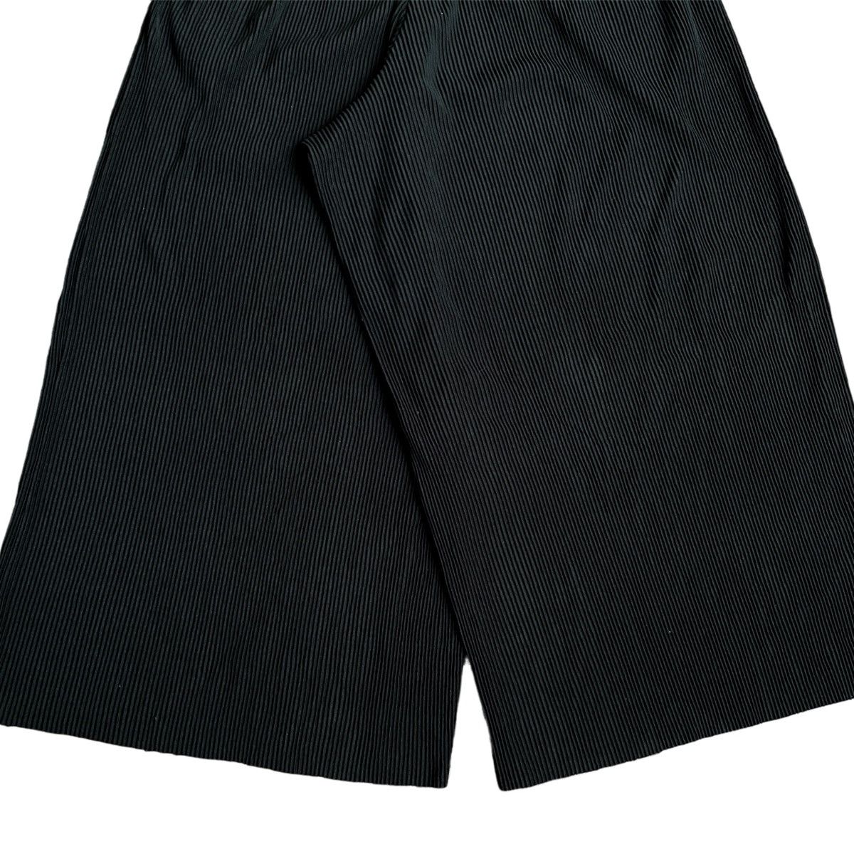 Japanese Brand × Vintage Rare Japanese Brand UniqIo Pleats Issey Style Wide Leg Pants Size US 32 / EU 48 - 6 Thumbnail