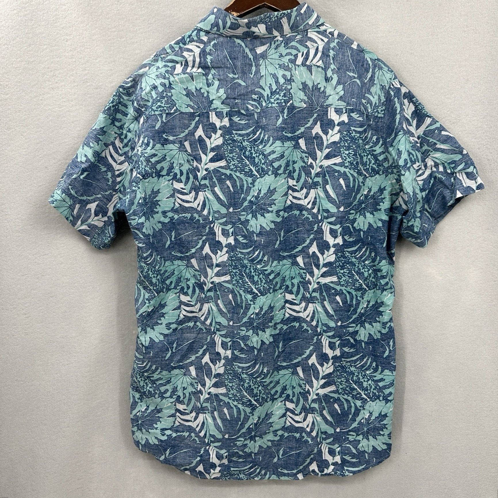 TravisMathew Travis Mathew Shirt Mens Large Blue Short Sleeve Hawaiian Floral Reverse Weave Shirt Mens Large Blue Hawaiian Floral Print Button-Up 90s Theme Mens Size US L / EU 52-54 / 3 - 6 Thumbnail