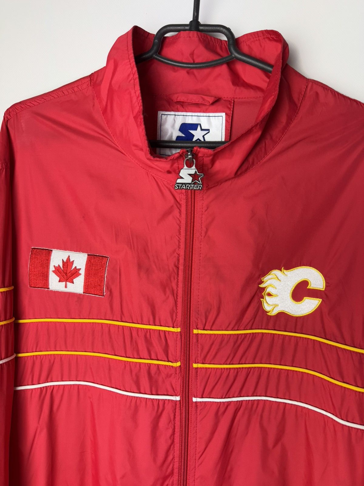 Starter Calgary Flames NHL Nylon Zip Jacket Starter size XL Size US XL / EU 56 / 4 - 3 Thumbnail