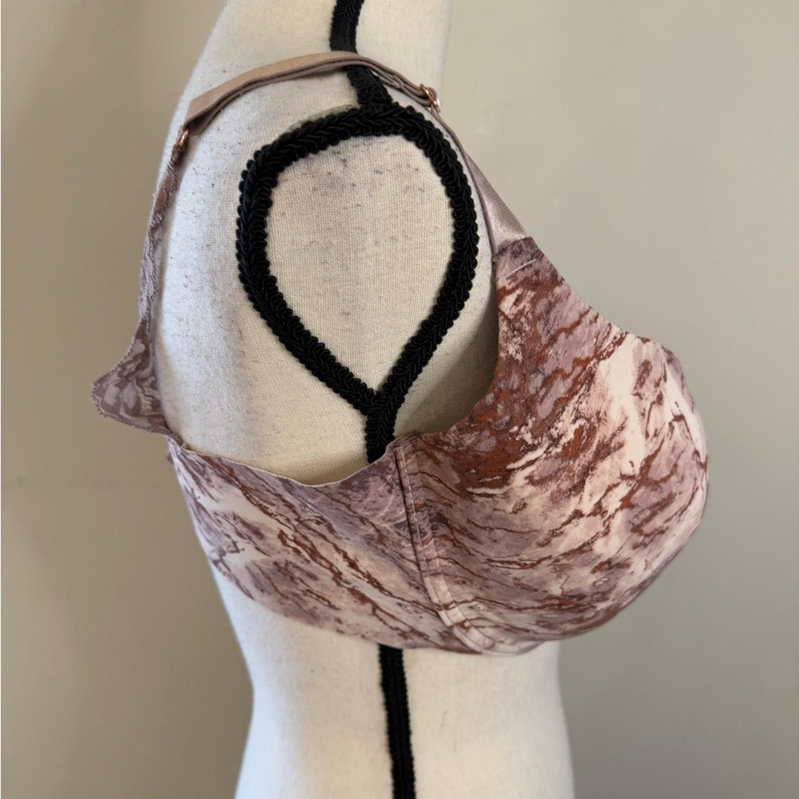 Other Danskin Intimates bra pink cream pattern triple hook 42D Size ONE SIZE - 2 Thumbnail
