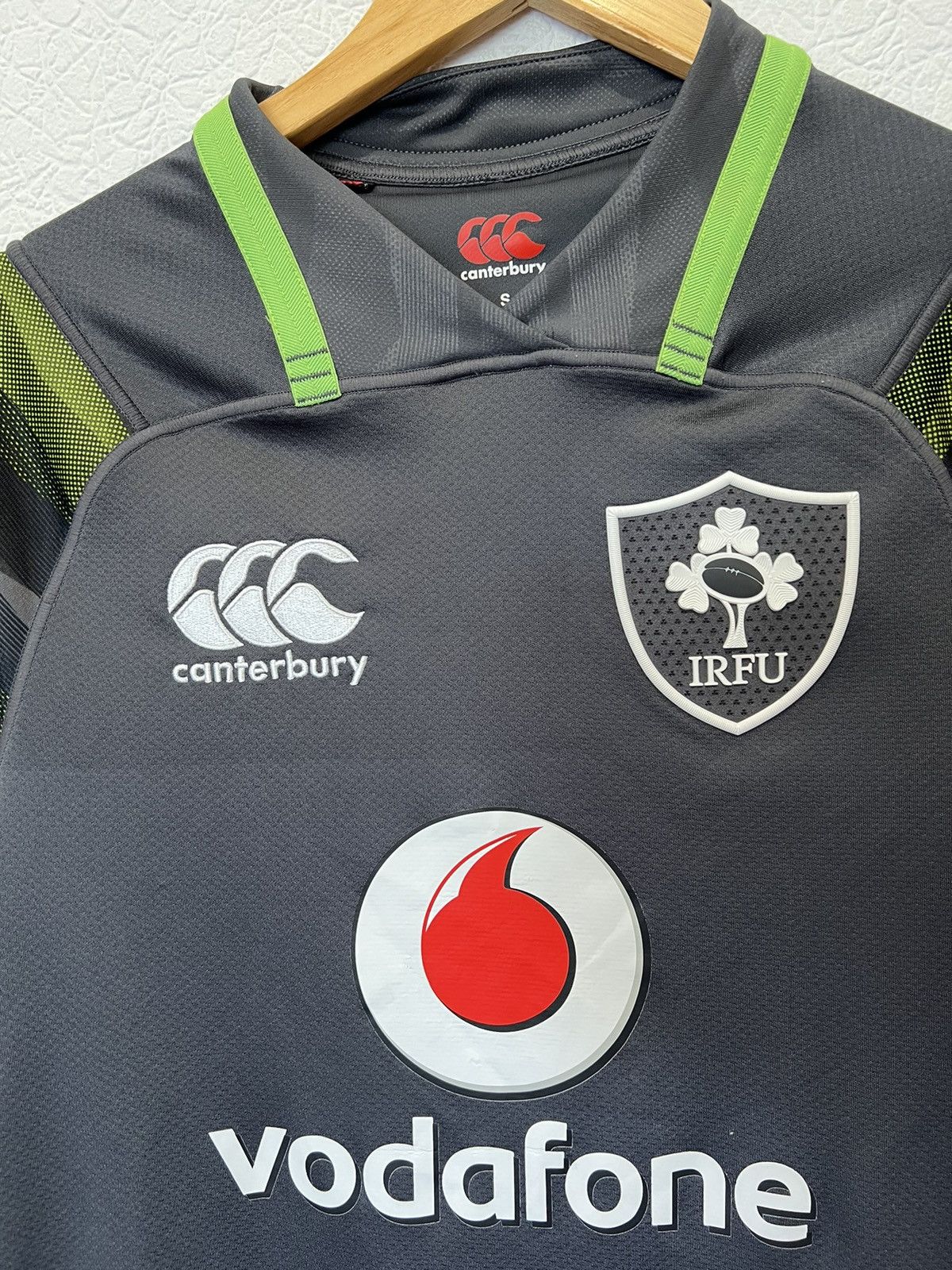 Canterbury of New Zealand Canterbury Ireland Rugby Shirt Jersey Vodafone Size US S / EU 44-46 / 1 - 2 Thumbnail