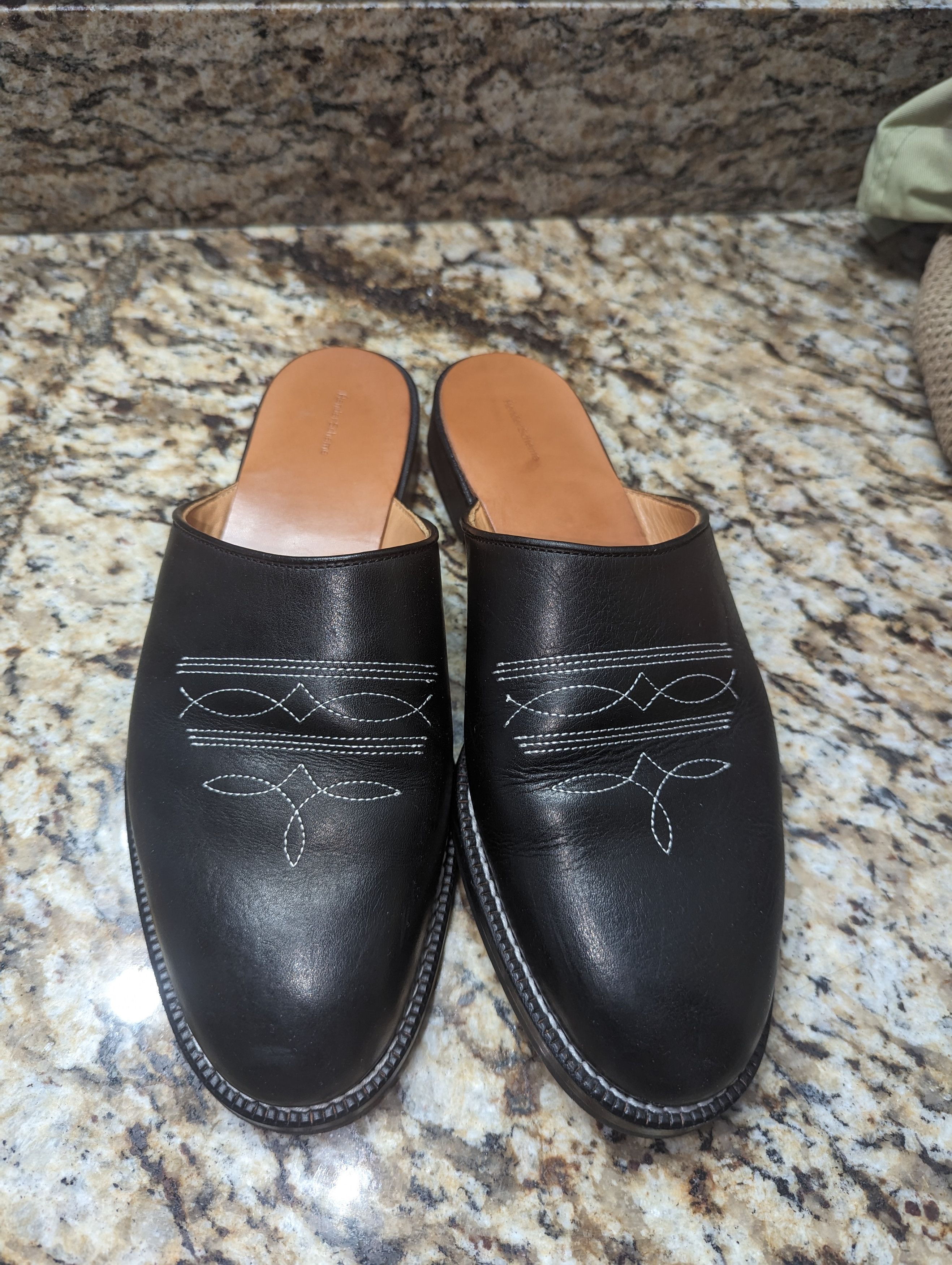 Hender Scheme Commando mules / black leather / mj-s-cmm