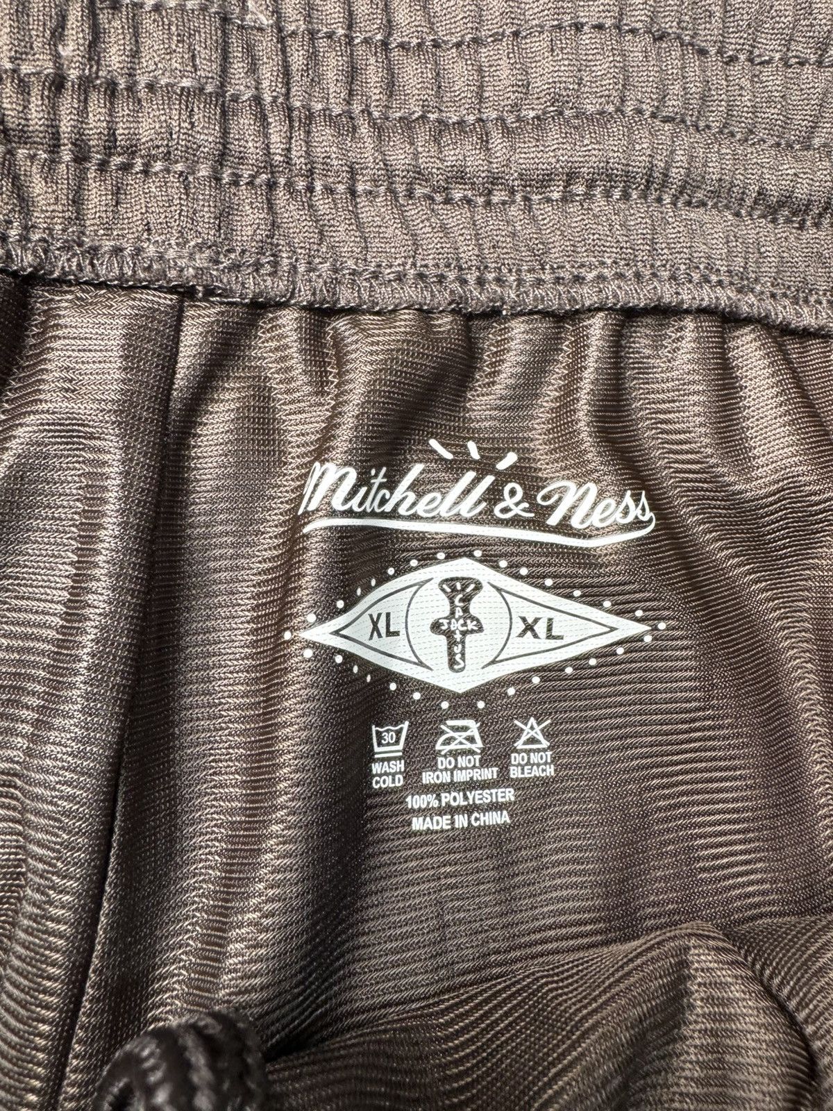 Mitchell & Ness × Travis Scott Northeastern huskies shorts Size US 36 / EU 52 - 3 Thumbnail