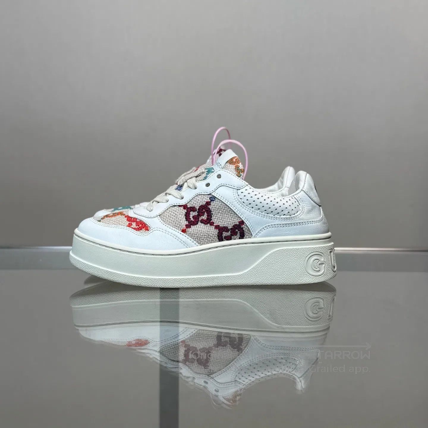 Other Guicci White embroidered vintage flower cookie-shaped shoe Size US 5.5 / IT 35.5 - 5 Thumbnail