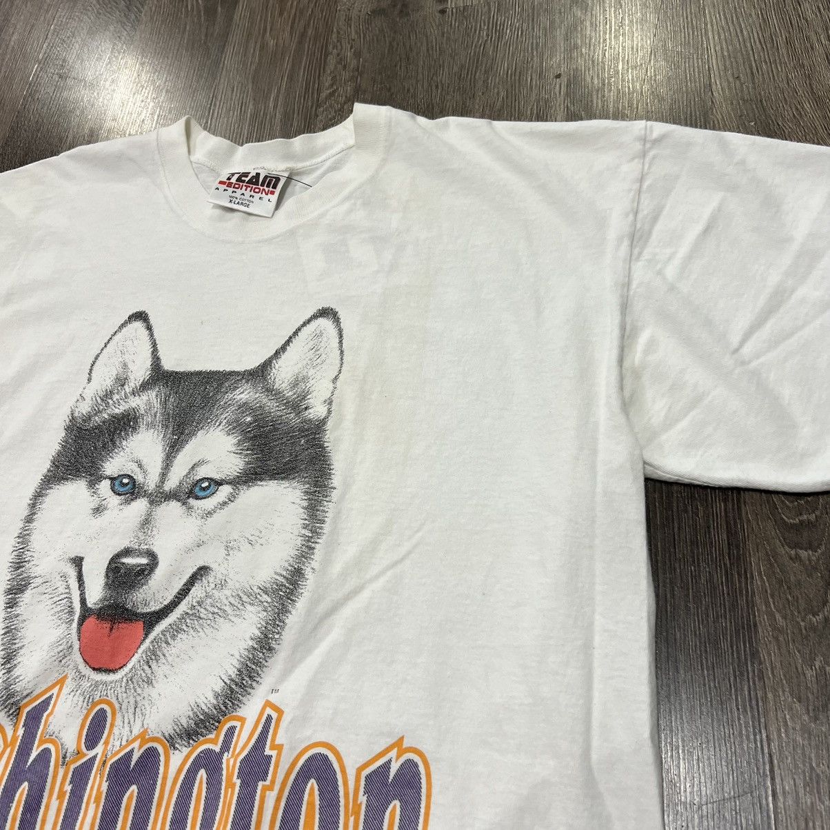 NCAA Vintage Washington Huskies NCAA T shirt Size US XL / EU 56 / 4 - 4 Thumbnail