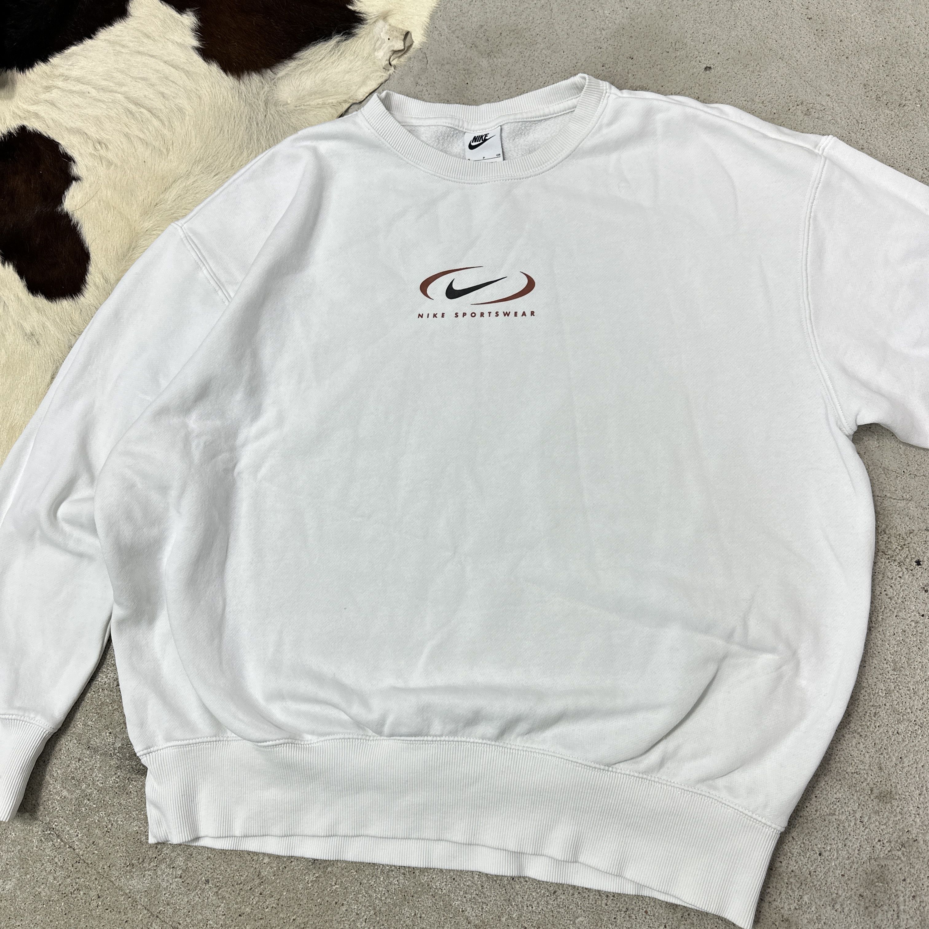 Nike Vintage Sporty Streetwear Skater Nike Sweatshirt Y2K Size US S / EU 44-46 / 1 - 3 Thumbnail