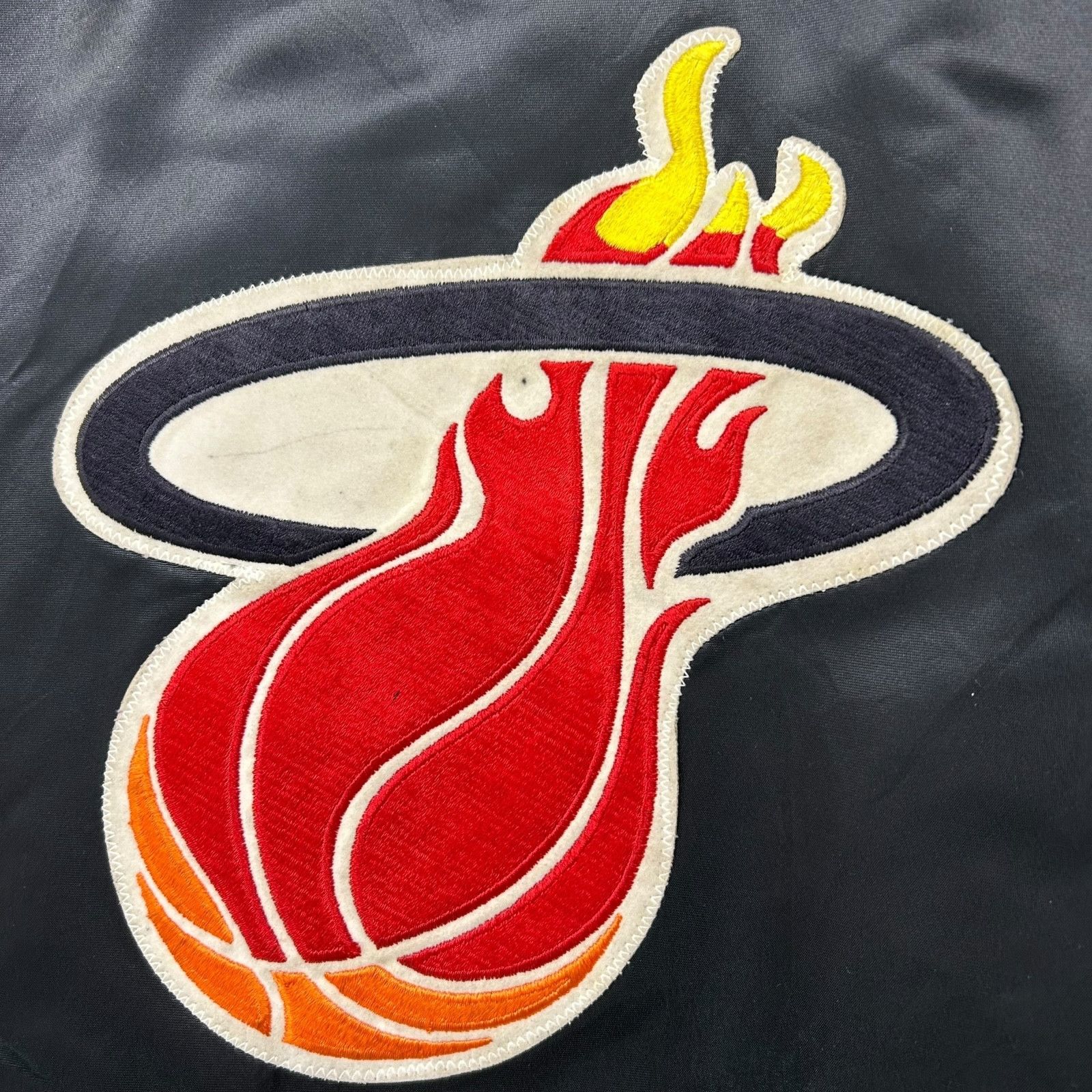 NBA VTG 90s NBA MIAMI HEAT STARTER SATIN BOMBER JACKET BIG LOGO Size US L / EU 52-54 / 3 - 9 Thumbnail