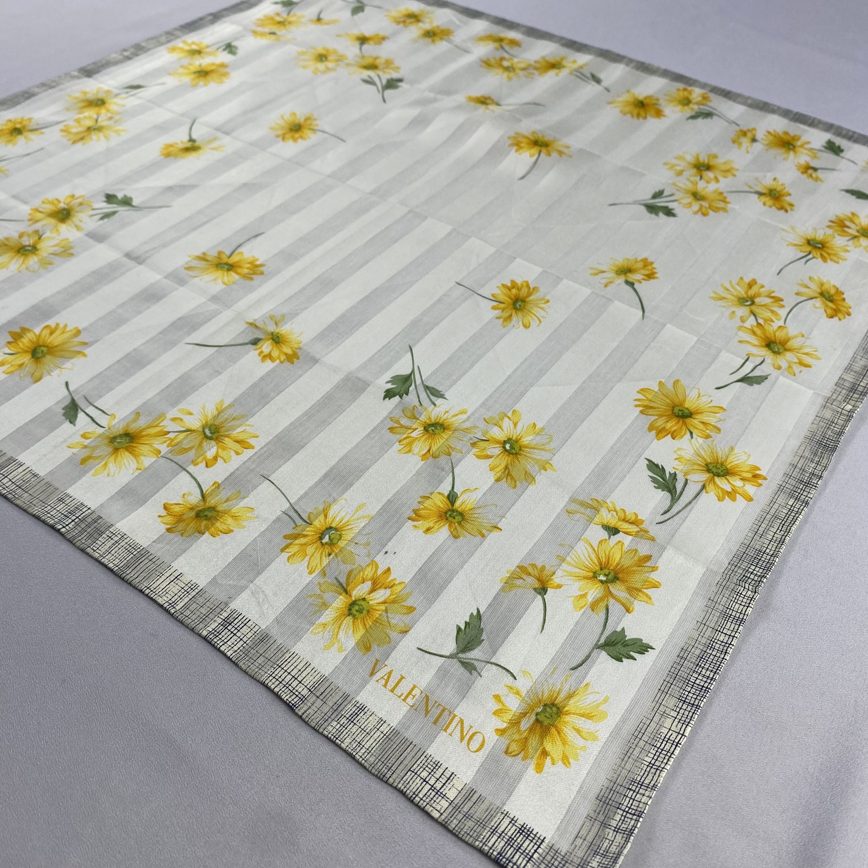 Valentino × Vintage Valentino Handkerchief / Neckerchief / Bandana-P1736 Size ONE SIZE - 2 Thumbnail