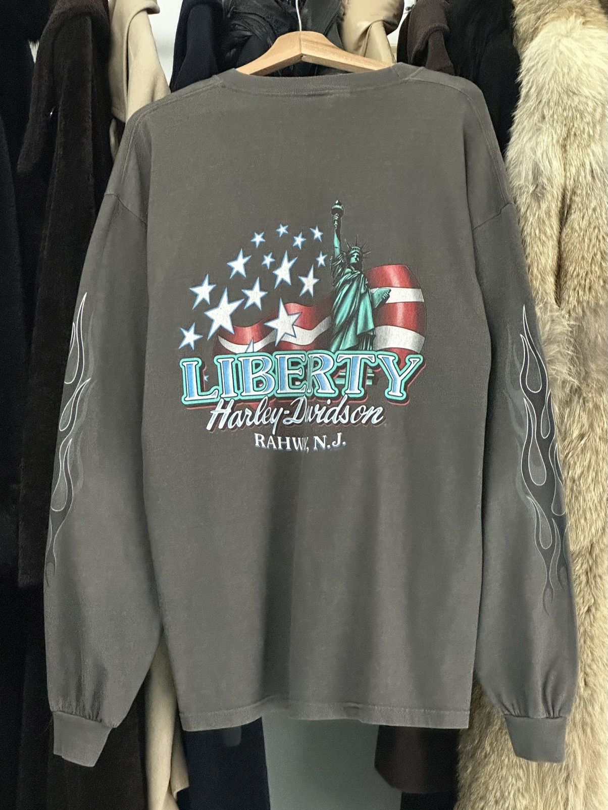 Harley Davidson × Vintage Flame Sleeve Liberty Statue 1998 Longsleeve Size US XL / EU 56 / 4 - 1 Thumbnail