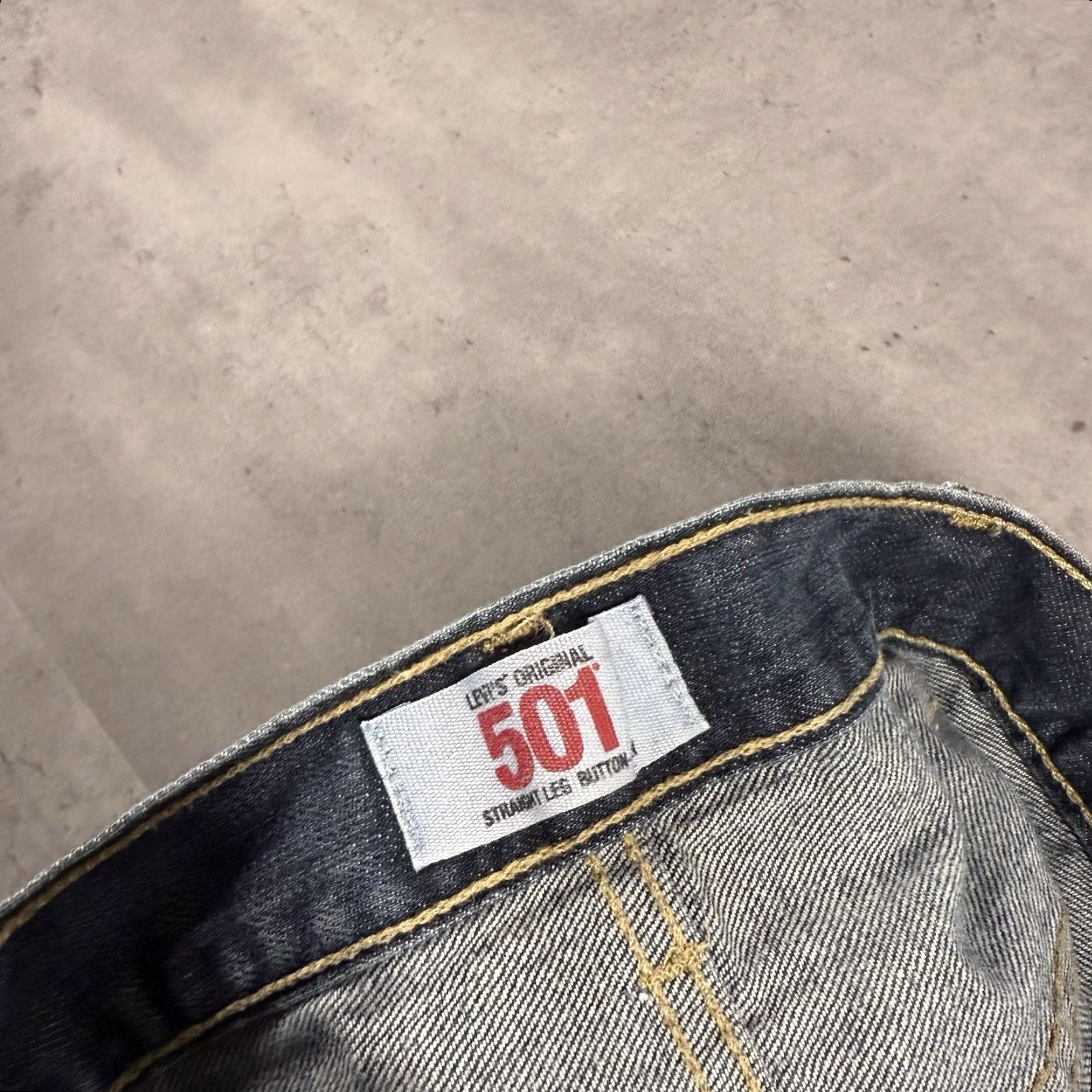 Levi's VINTAGE Levi's 501 XX Jeans Men 36x30 Denim Buttonfly Distressed Thrashed Whisker Fade 90s Straight Size US 36 / EU 52 - 4 Thumbnail