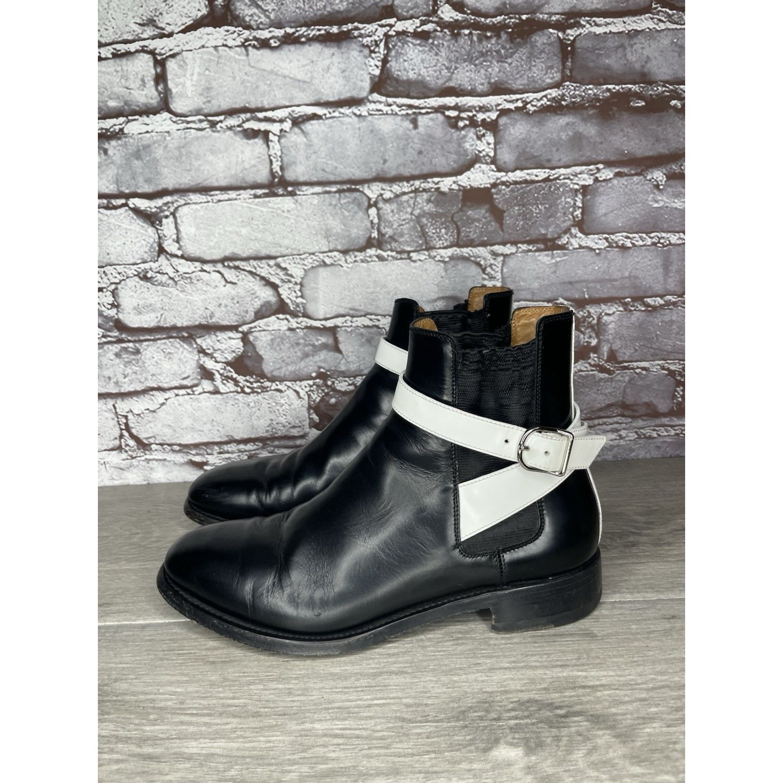 Balenciaga BALENCIAGA Black White Leather Calfskin Chelsea Buckle Ankle Size US 6.5 / IT 36.5 - 20 Thumbnail