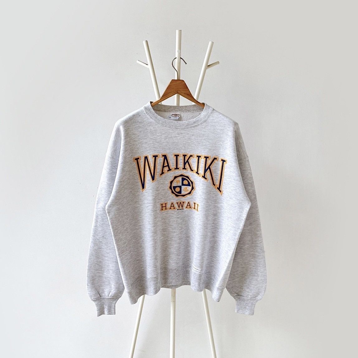 Vintage 90s Waikiki, Hawaii crewneck sweatshirt/ L Size US L / EU 52-54 / 3 - 1 Thumbnail