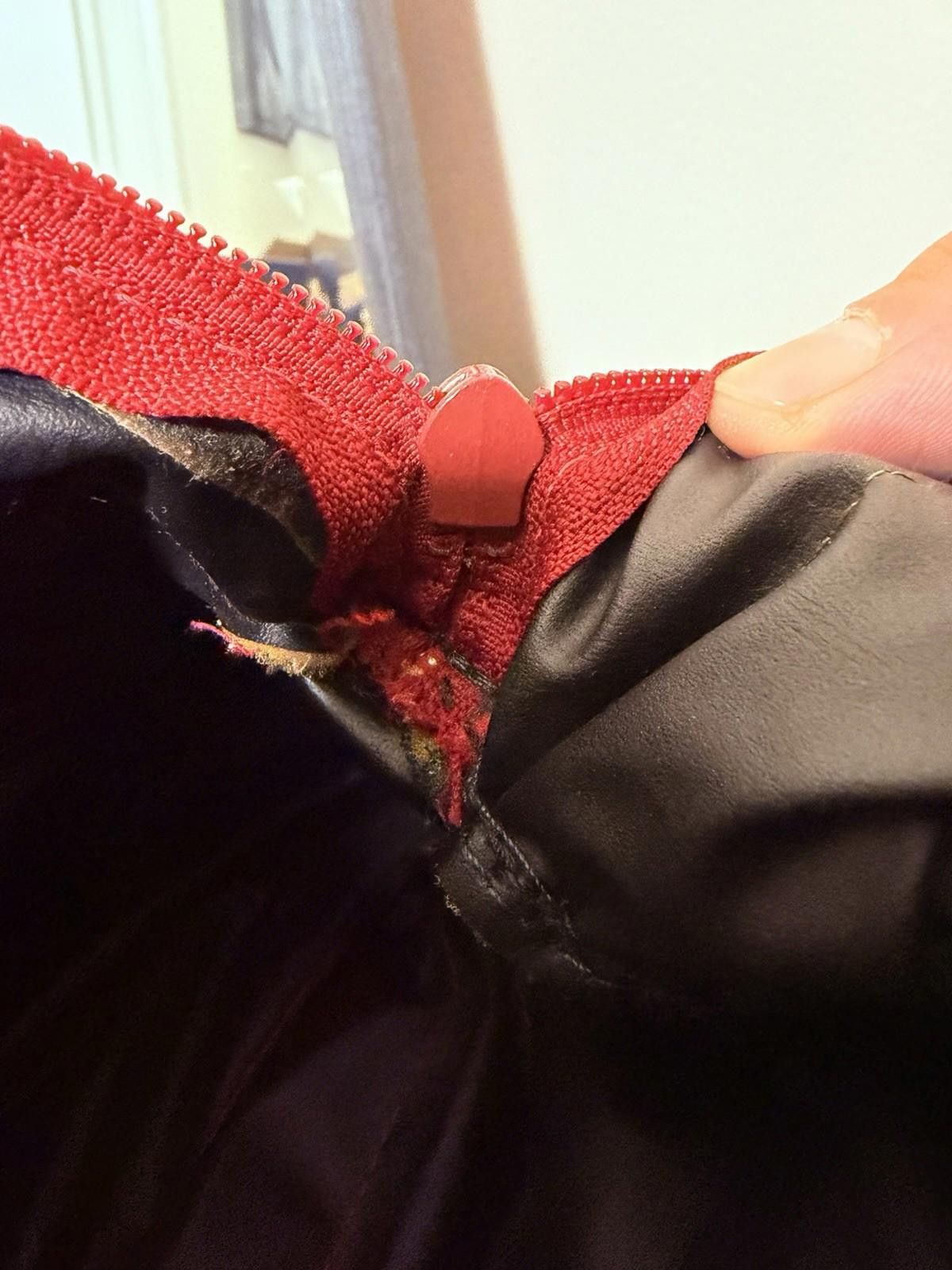 Dior Vtg Dior Sports Boston Bag, Puffy Blimp Cut, Weird+Wonderful Size ONE SIZE - 10 Thumbnail