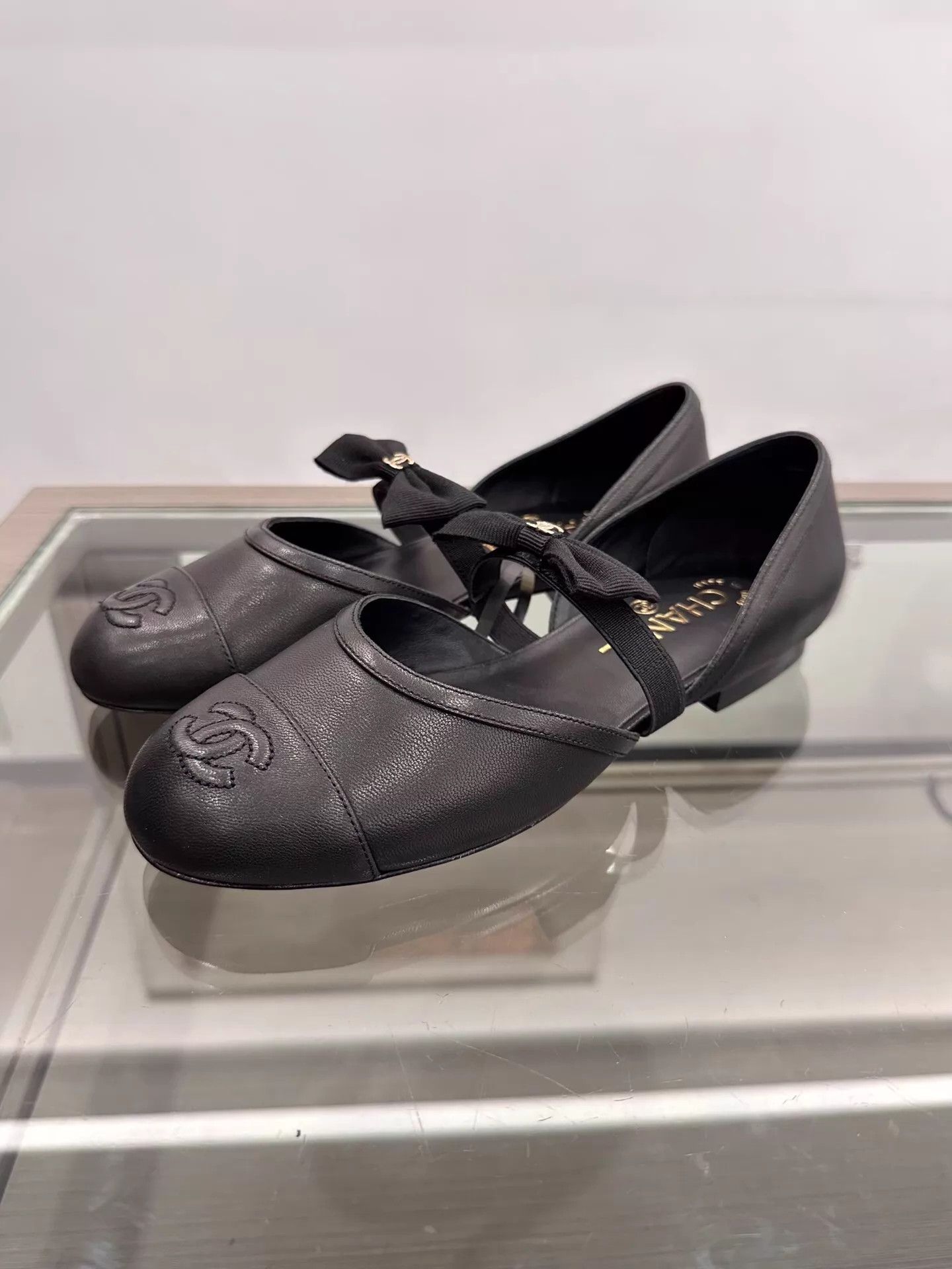 Chanel Chanel CC embossed bow Mary Janes black Size US 5.5 / IT 35.5 - 1 Thumbnail