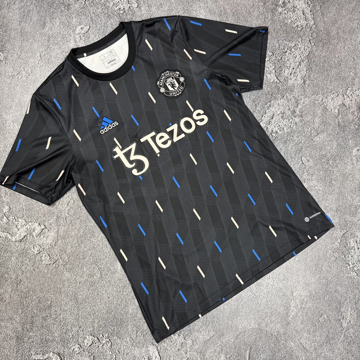 Adidas MANCHESTER UNITED 2022 FOOTBALL SOCCER JERSEY Size US L / EU 52-54 / 3 - 2 Thumbnail