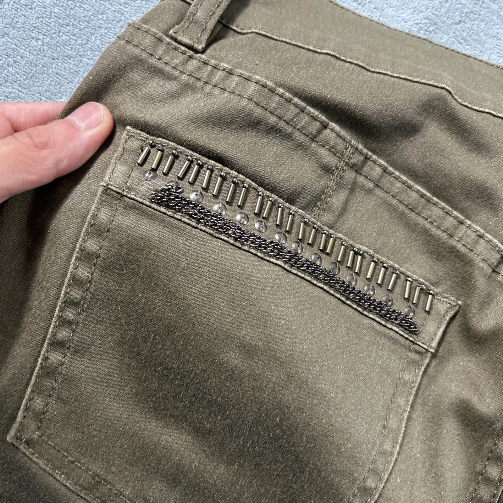 Levi's Rhinestoned Cargo Pants Women 4 30x27 Stretch Slim Ankle Zip Size 27" / US 4 / IT 40 - 19 Thumbnail