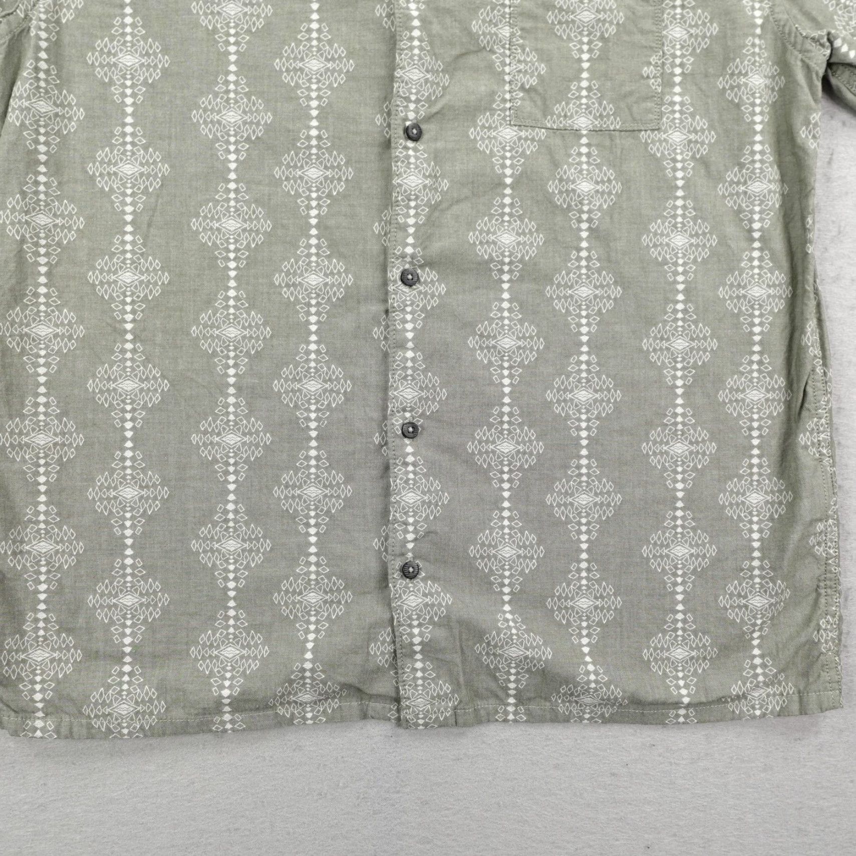 Billabong VINTAGE Billabong Shirt Mens Large Green Southwestern Aztec Button Up Skate Surf Camp Size US L / EU 52-54 / 3 - 4 Thumbnail
