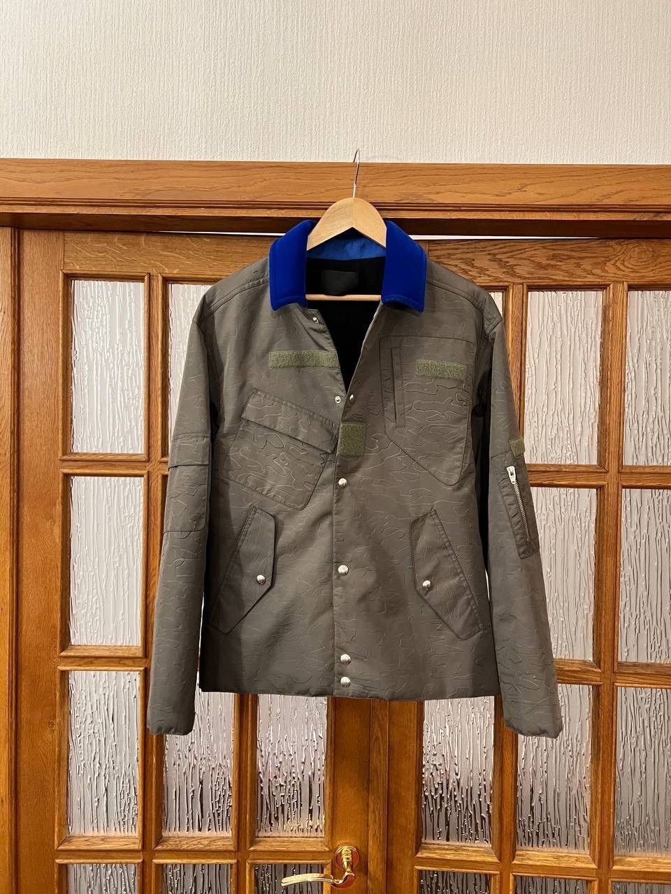 Camo jacket with velour collar