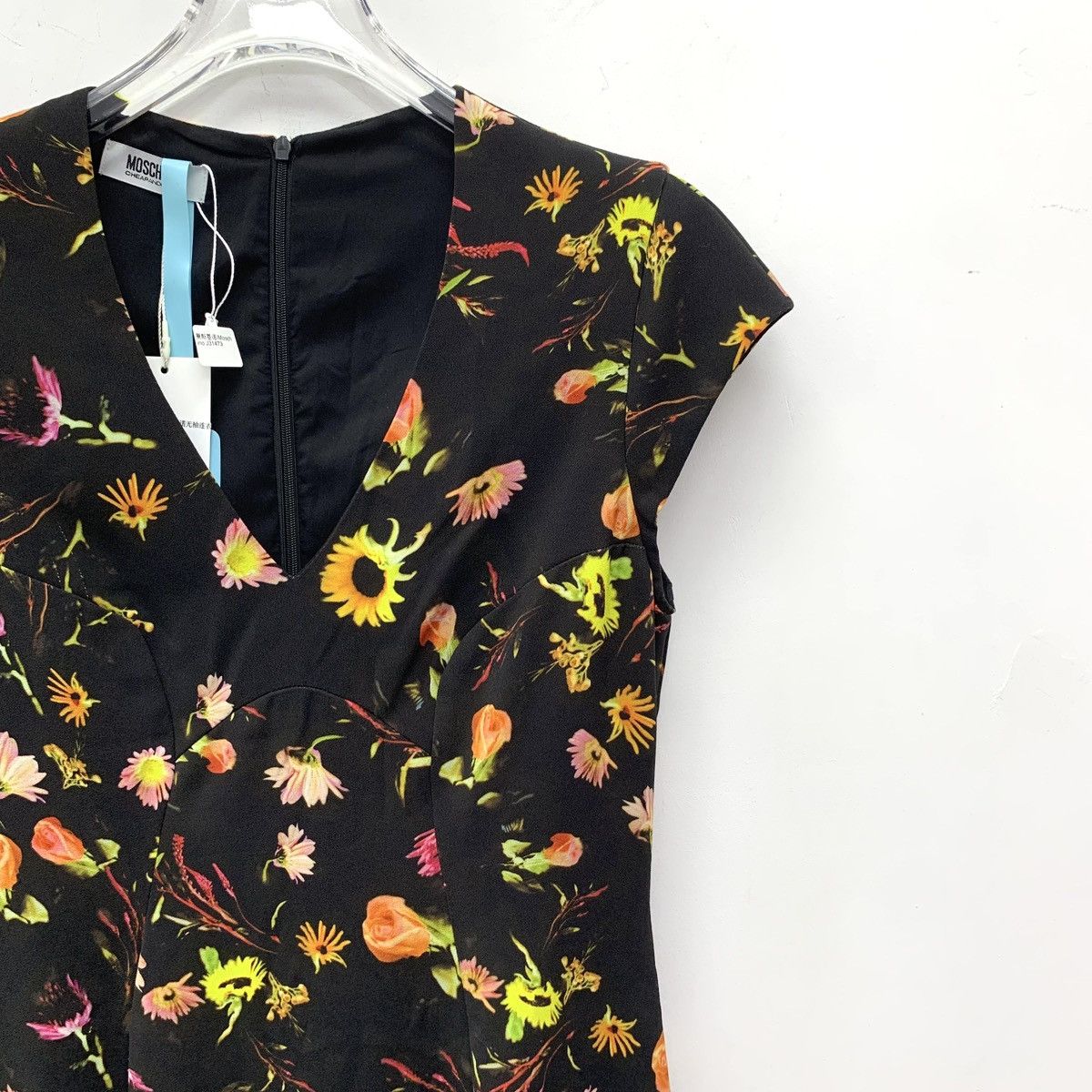 Moschino Moschino All-over Print V-neck Short Sleeve Dress K26WX Size S / US 4 / IT 40 - 3 Thumbnail