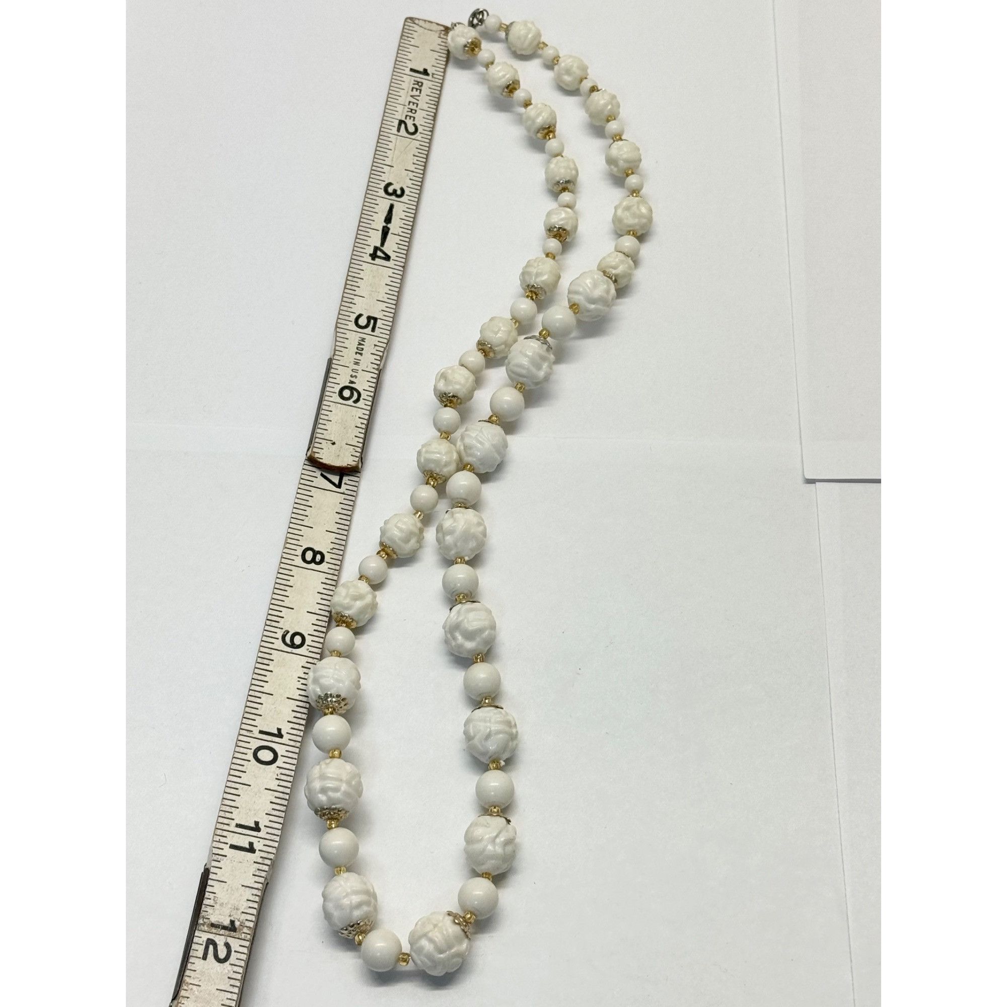 Vintage Vintage white acrylic beaded necklace Size ONE SIZE - 5 Thumbnail