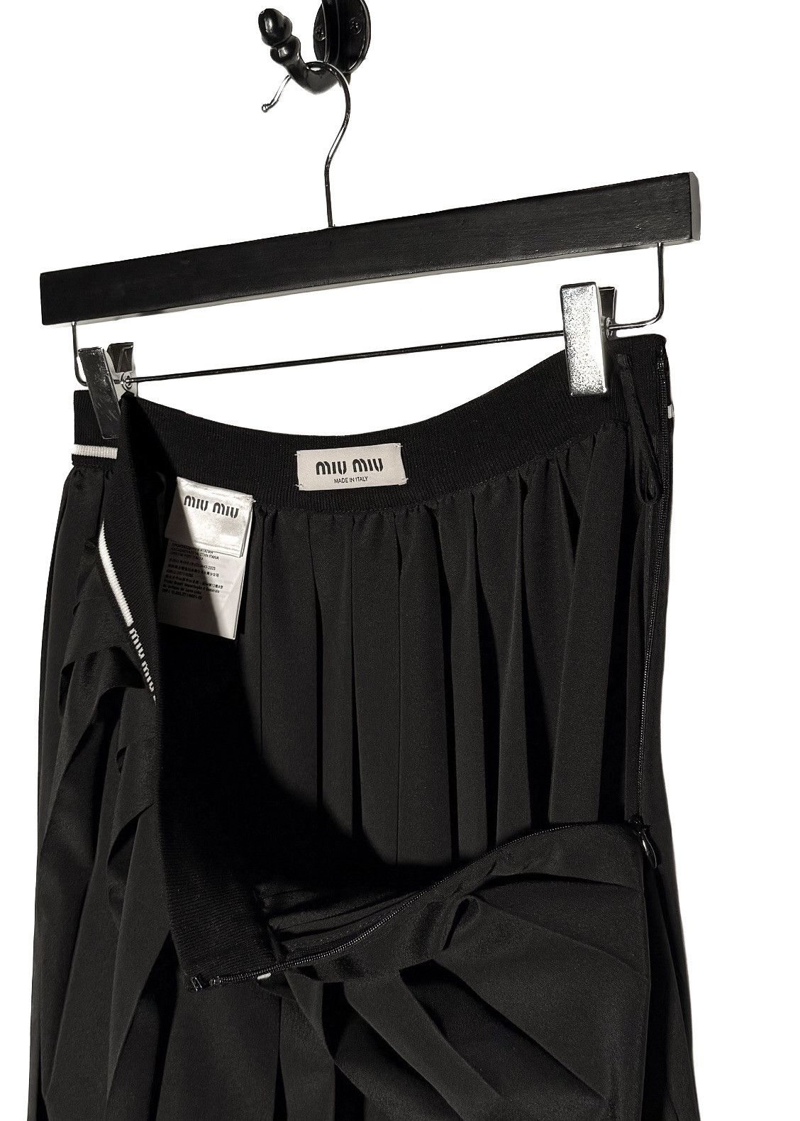 Miu Miu Miu Miu 2022 Black Pleated Elastic Logo Long Skirt Size 26" / US 2 / IT 38 - 4 Thumbnail