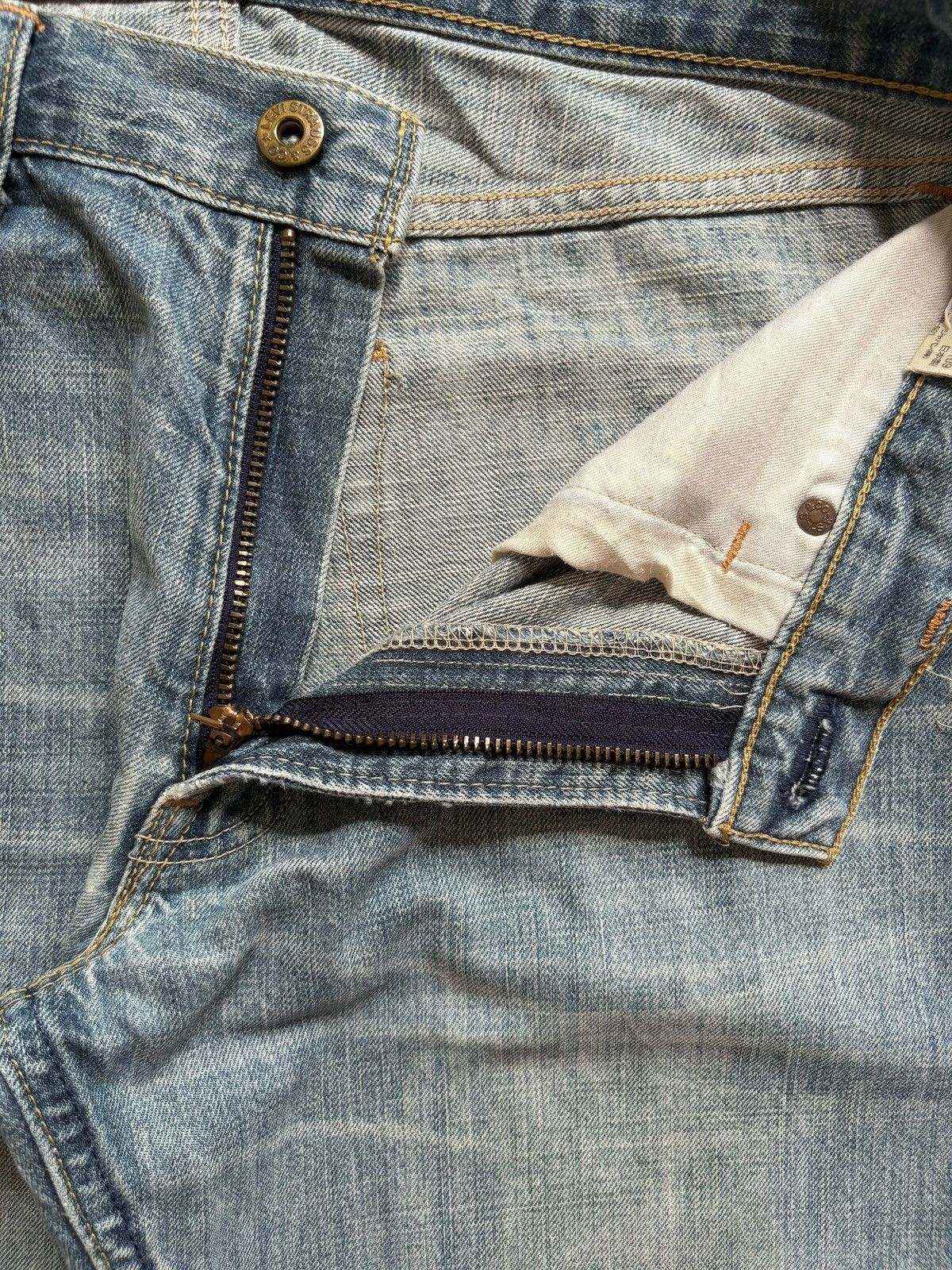 Levi's Vintage 90s Levis 502 Faded Wash Distressed Loose Jeans Size US 31 - 9 Thumbnail