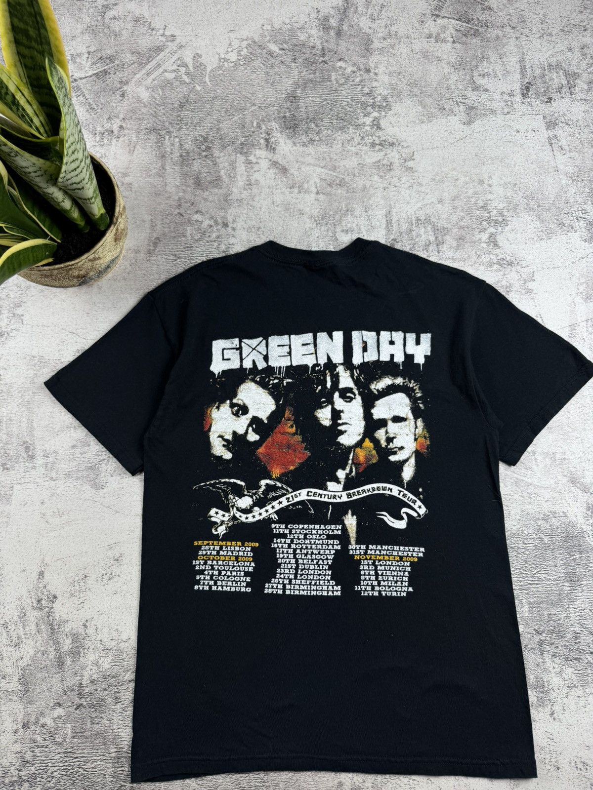 Band Tees Green Day 2009 Men’s Metal Rock Tour Rap Faded Merch Devil Band T Shirt Jersey Size US M / EU 48-50 / 2 - 11 Thumbnail