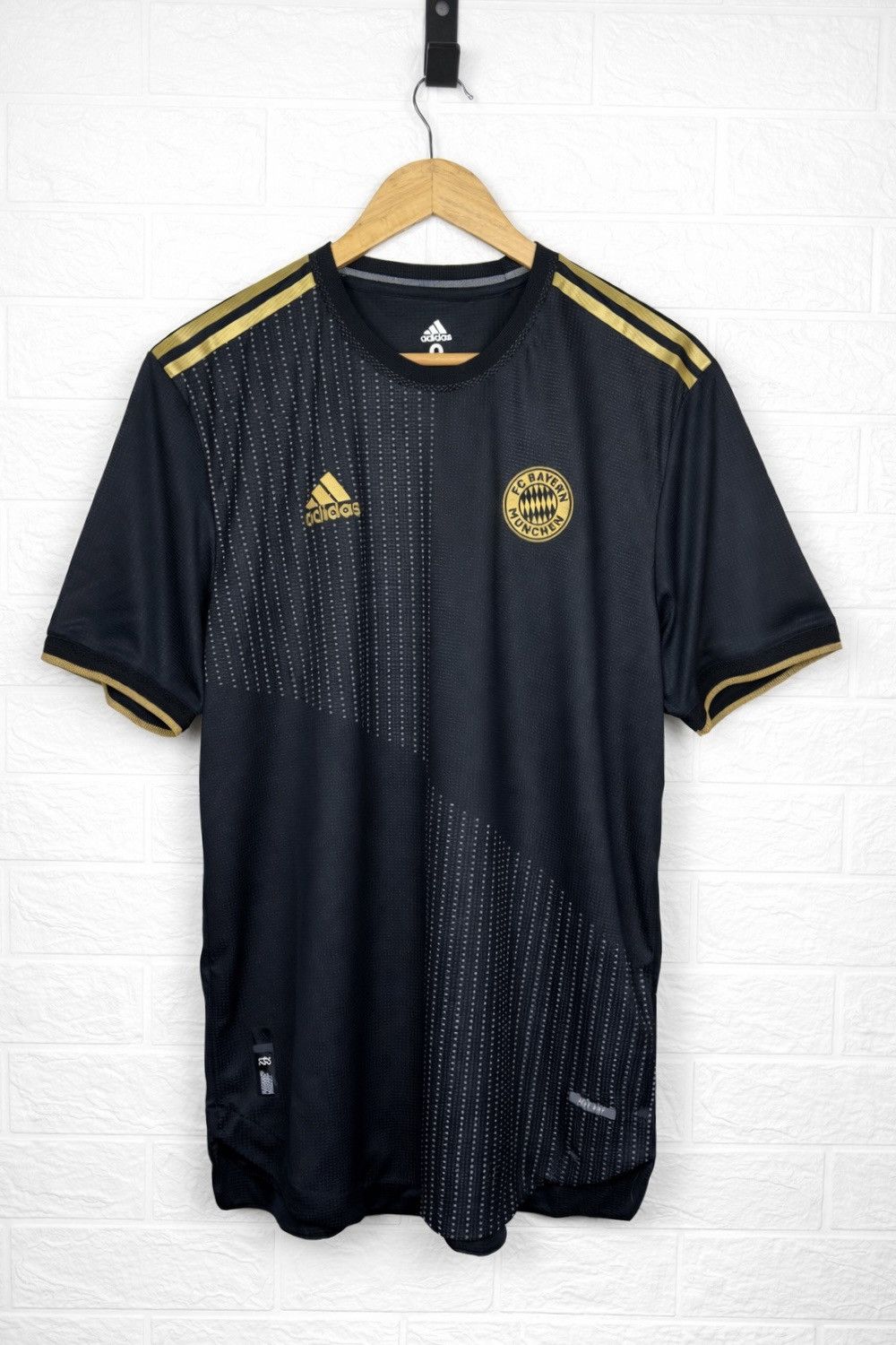 Adidas Bayern Munich 2021-2022 Away Player Issue Soccer Size 9 Size US L / EU 52-54 / 3 - 1 Thumbnail