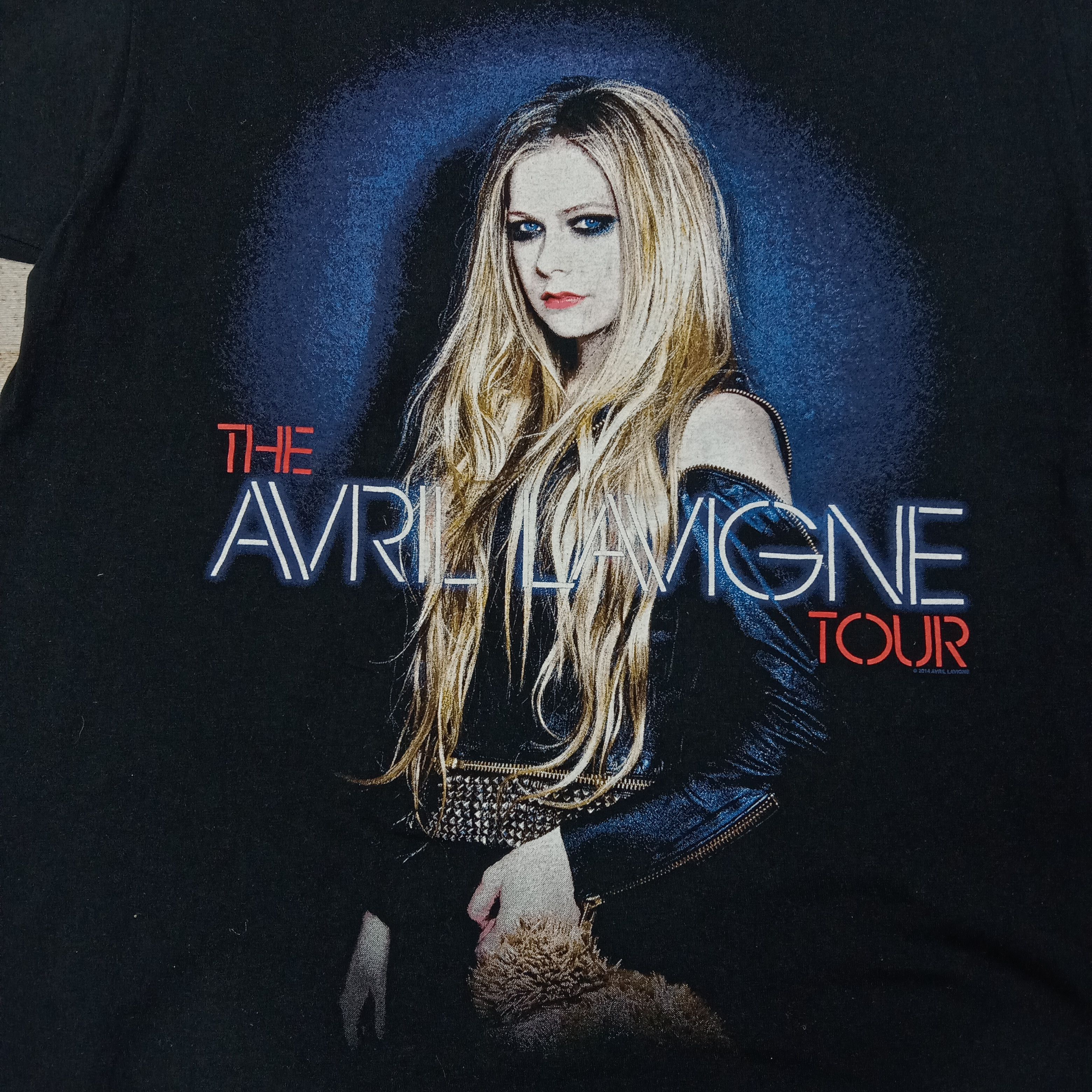 Band Tees The Avril Lavigne Solo Singer Tour Tshirt C259N18 Size US S / EU 44-46 / 1 - 2 Thumbnail