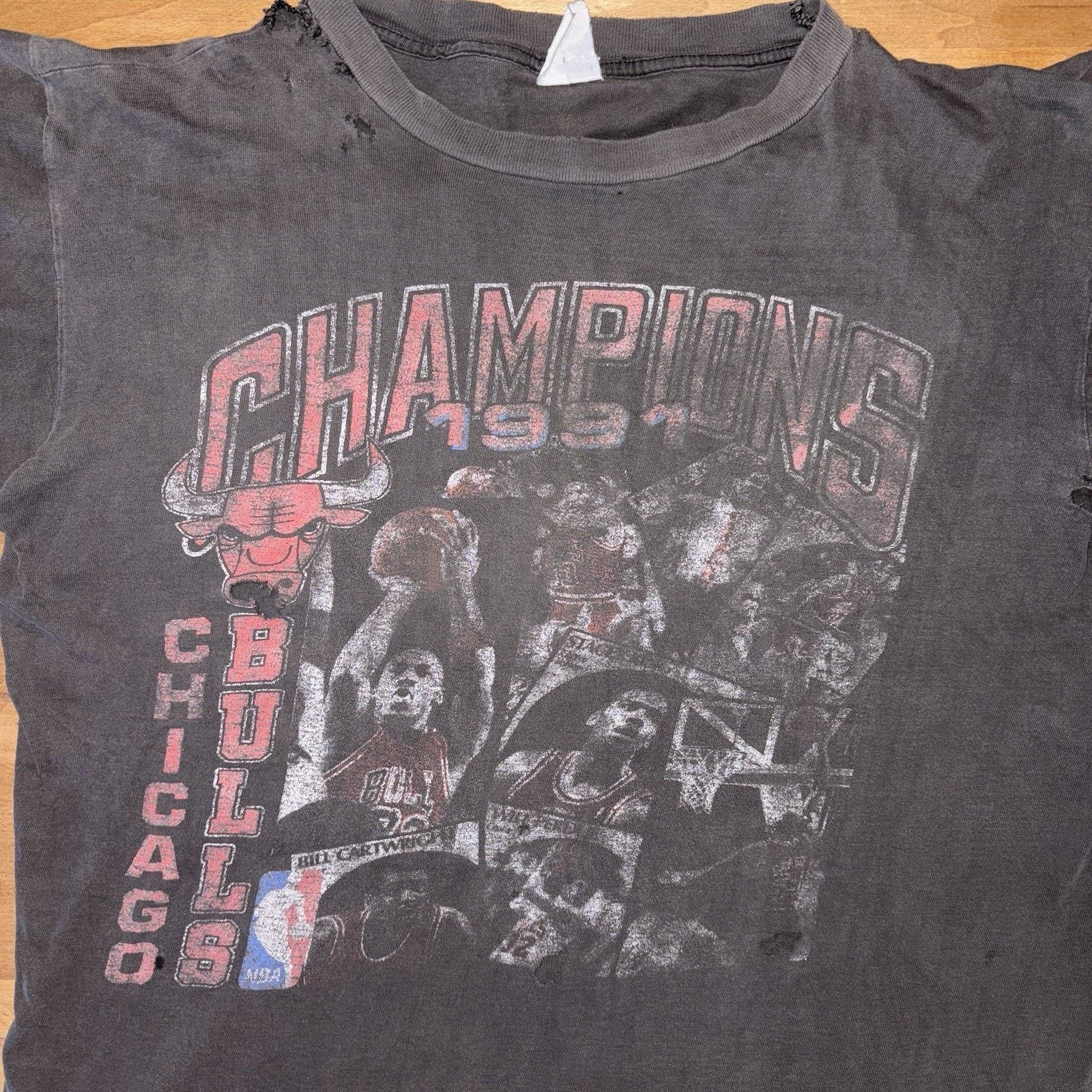 Vintage Vintage 1991 Chicago Bulls NBA Champions Rap Tee Michael J Size US M / EU 48-50 / 2 - 2 Thumbnail