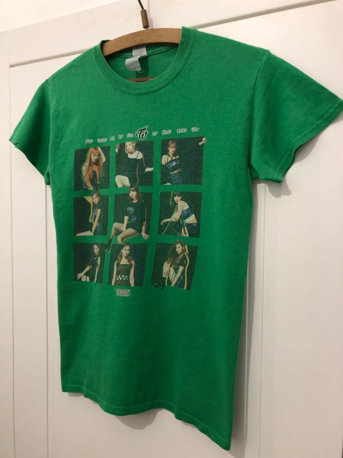 Gildan Japanese Asian Girls Vintage T-shirt Size US S / EU 44-46 / 1 - 2 Thumbnail