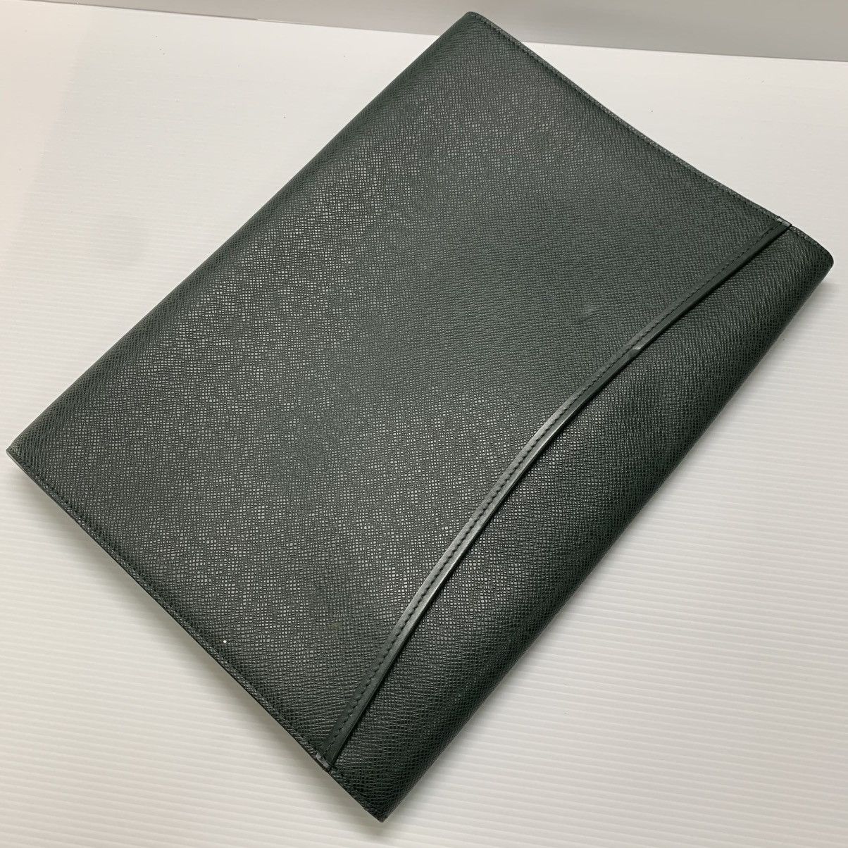 Louis Vuitton Louis Vuitton Taiga Document Clutch Bag Size ONE SIZE - 4 Thumbnail