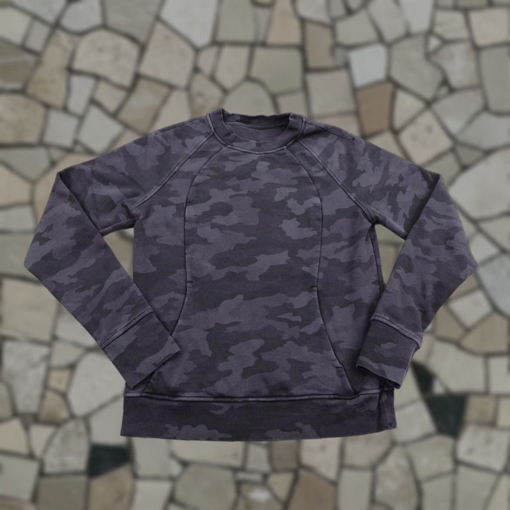 Lululemon Lululemon Sweatshirt Women 8 Deep Coal Camo Scuba Crew Neck Heritage 365 Sweater Pullover Size M / US 6-8 / IT 42-44 - 1 Thumbnail